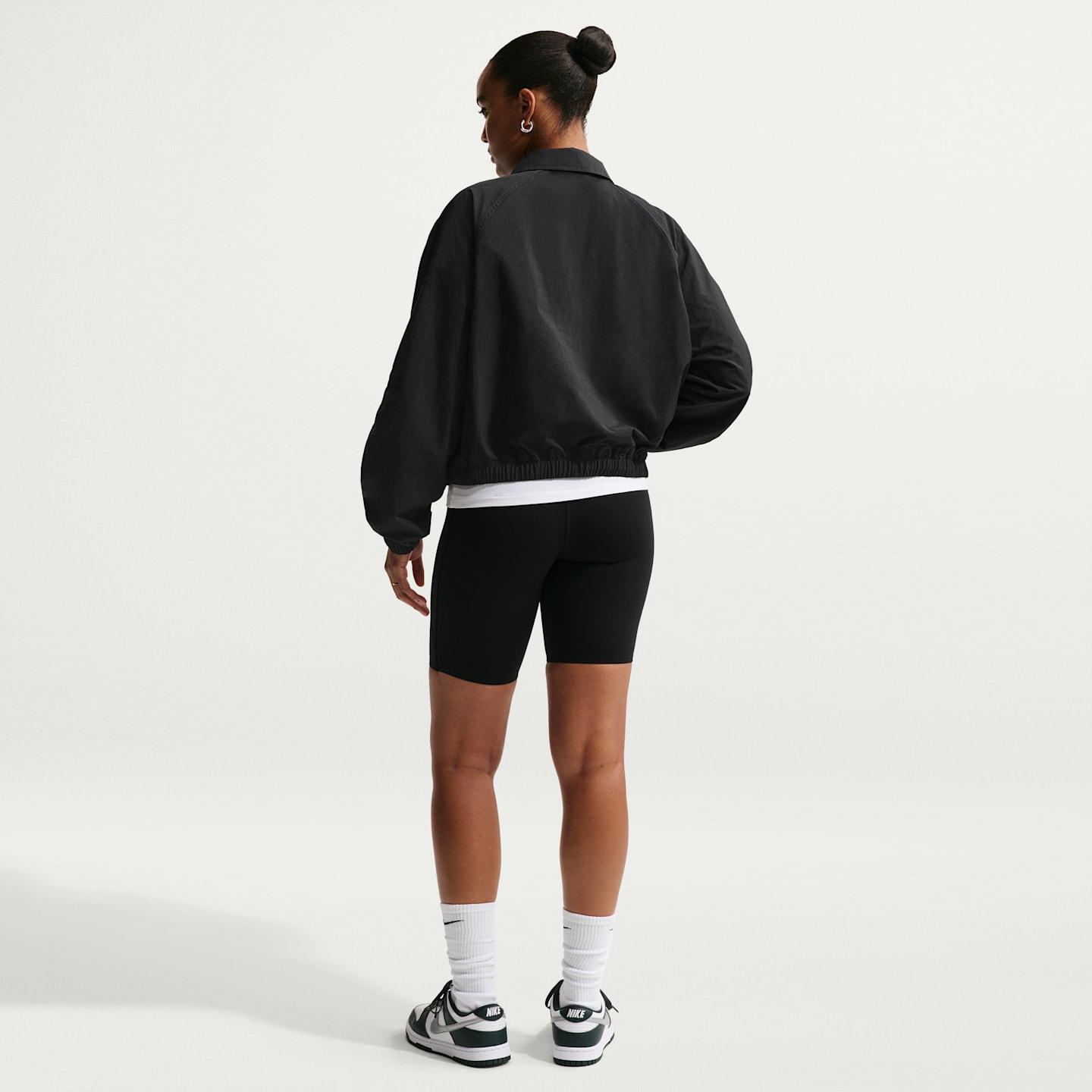 Женские куртки Nike Sportswear Women's Oversized Coaches Jacket — фото 5