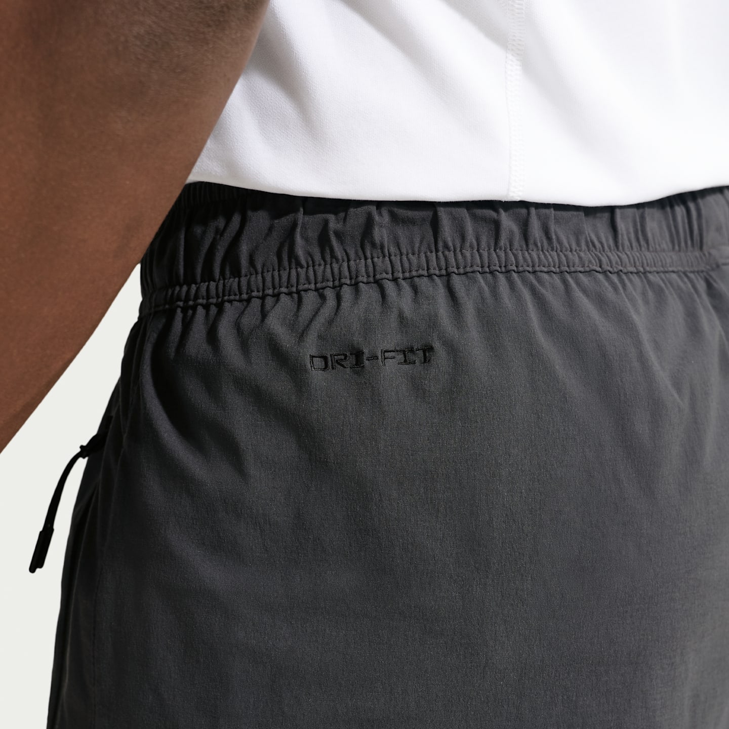 Мужские брюки Nike Tech Men's Dri-FIT Woven Pants — фото 6