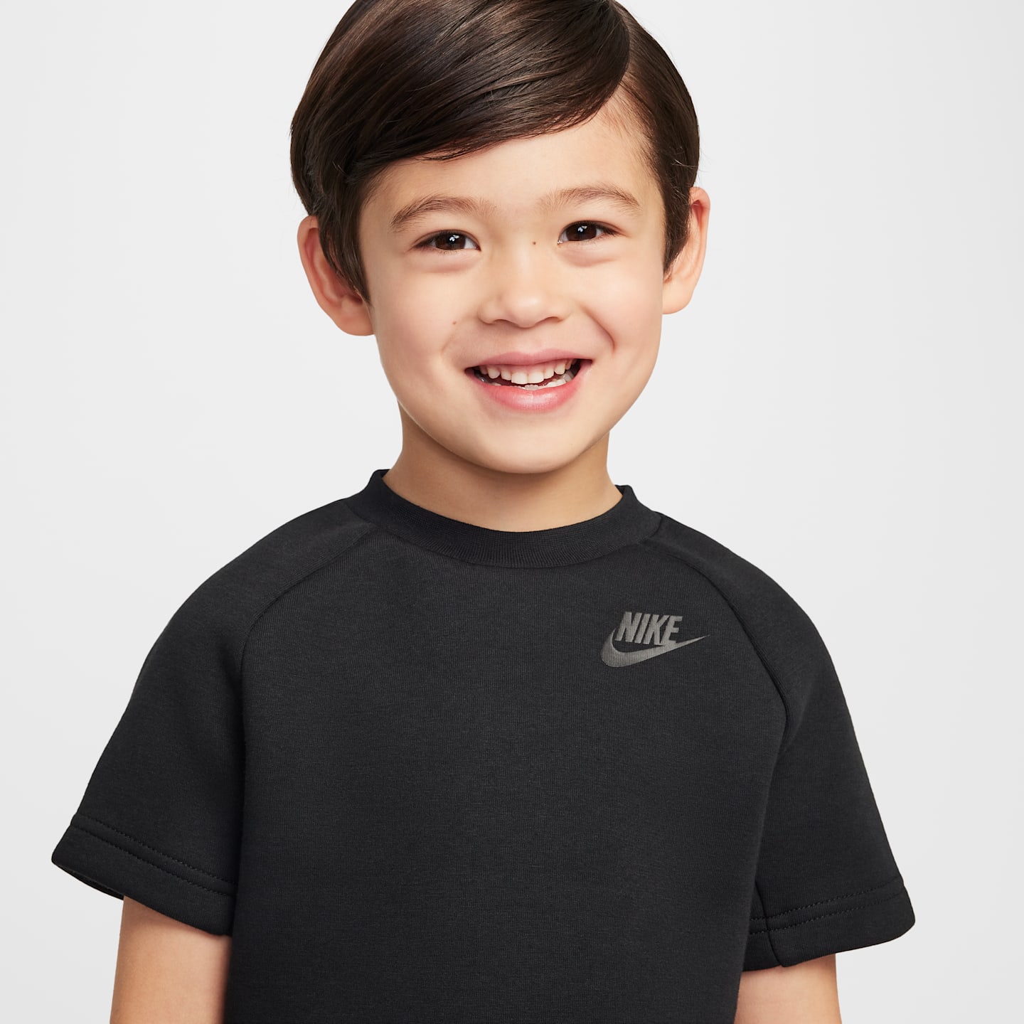 Детские брюки Nike Toddler Tech Fleece T-Shirt and Shorts Set — фото 3