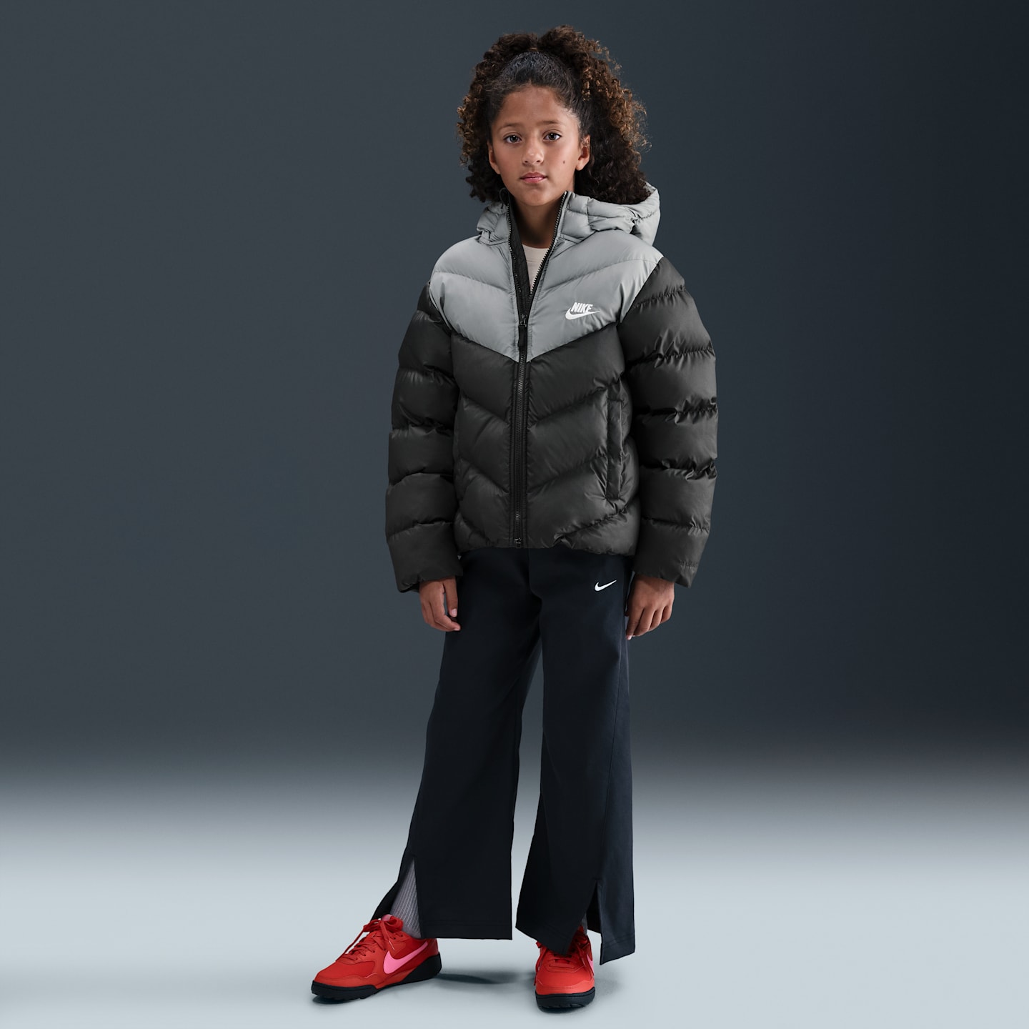 Детские куртки Nike Sportswear All Day Play Big Kids' Therma-FIT Loose-Fit Puffer Jacket — фото 6
