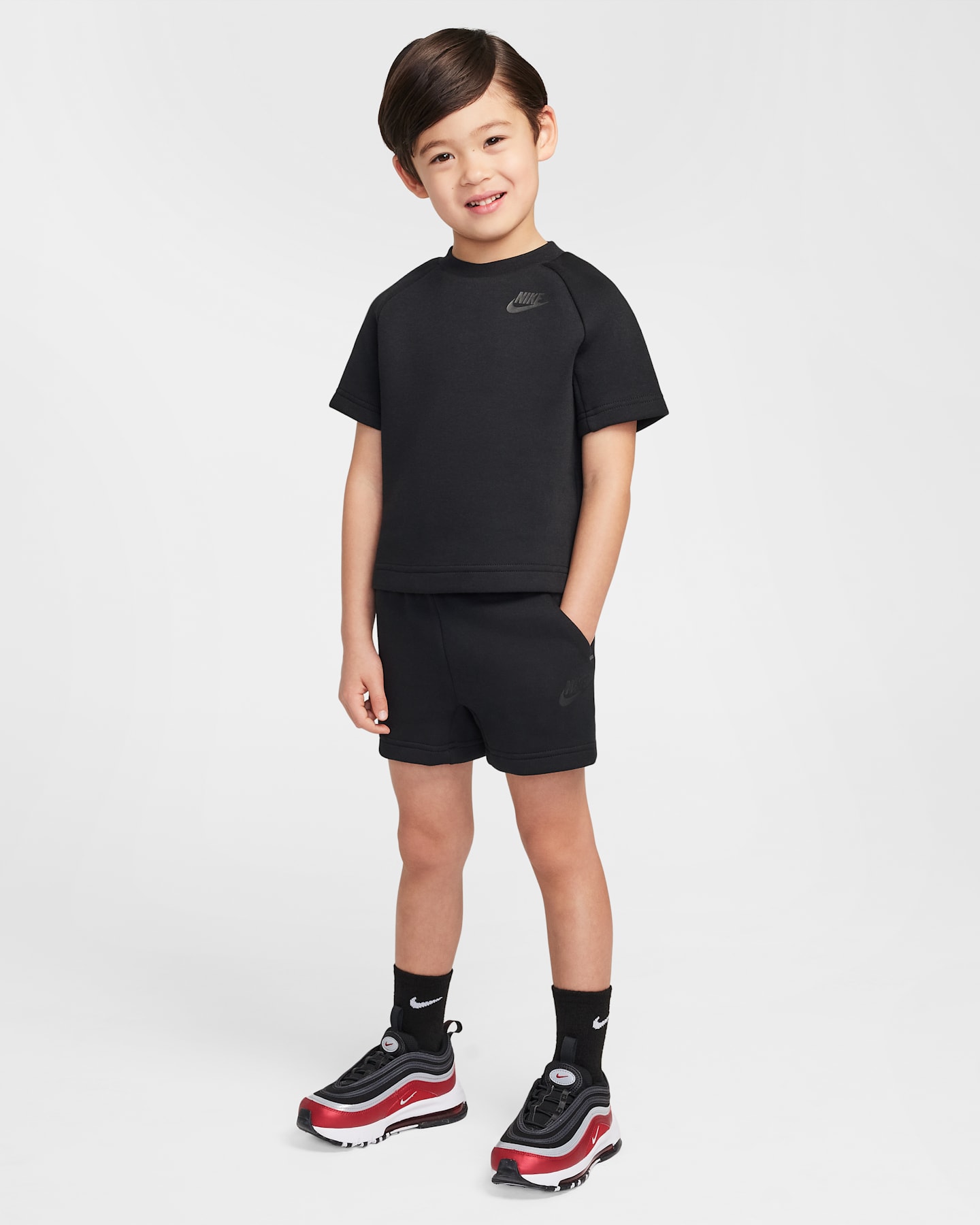 Детские брюки Nike Toddler Tech Fleece T-Shirt and Shorts Set — фото 8