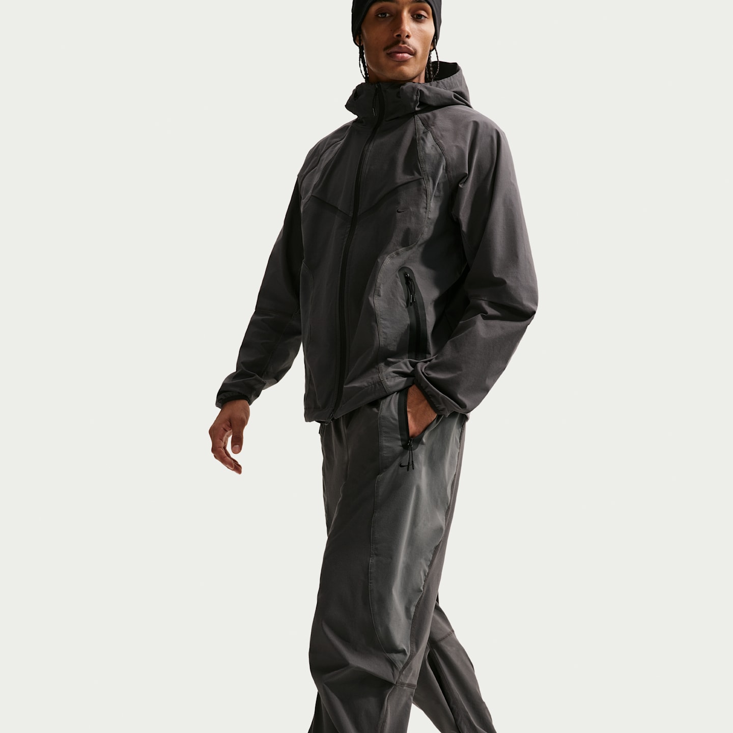 Мужские брюки Nike Tech Men's Dri-FIT Woven Color-Block Pants — фото 4
