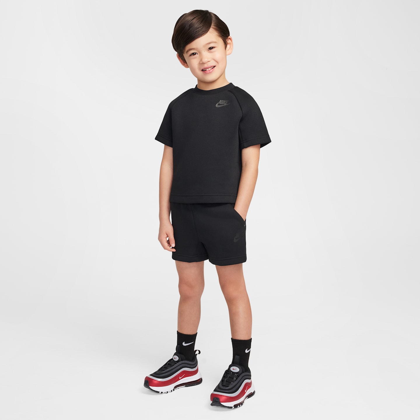 Детские брюки Nike Toddler Tech Fleece T-Shirt and Shorts Set — фото 1