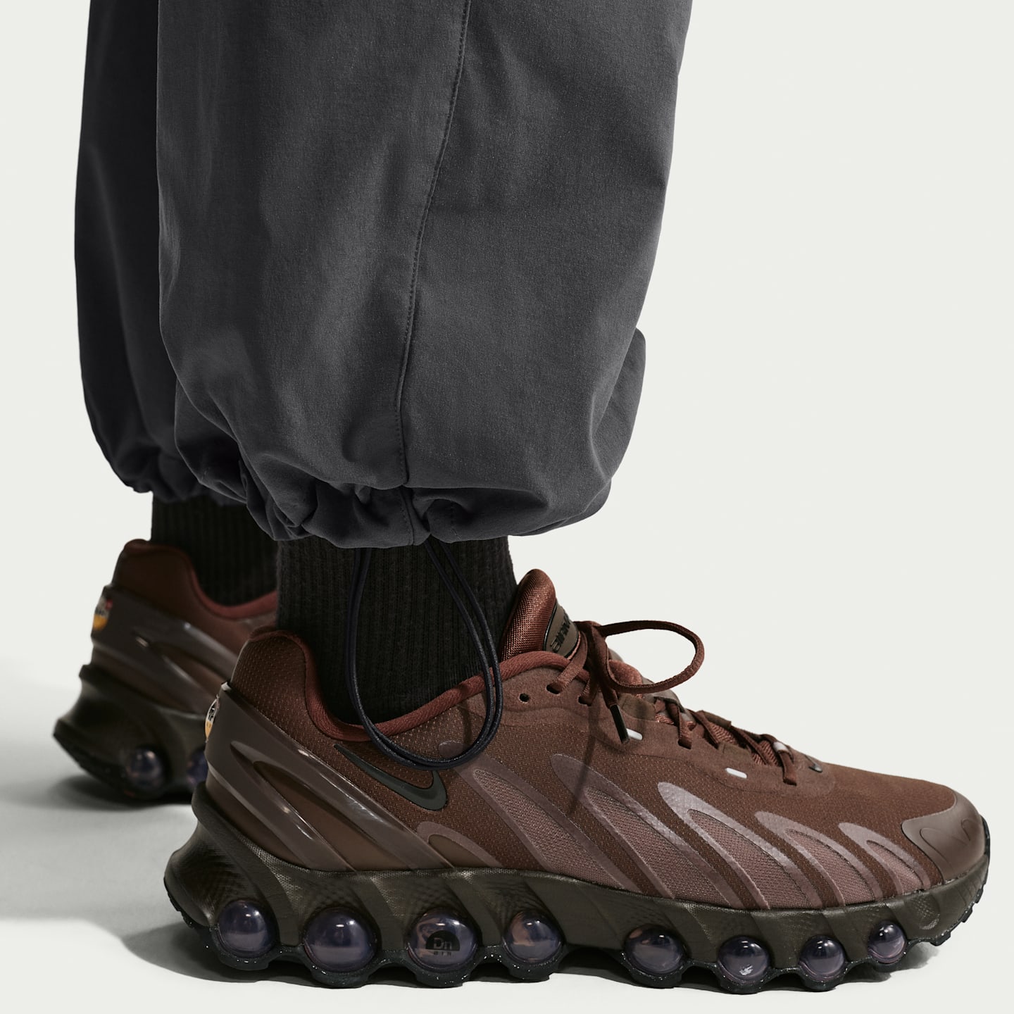 Мужские брюки Nike Tech Men's Dri-FIT Woven Pants — фото 7