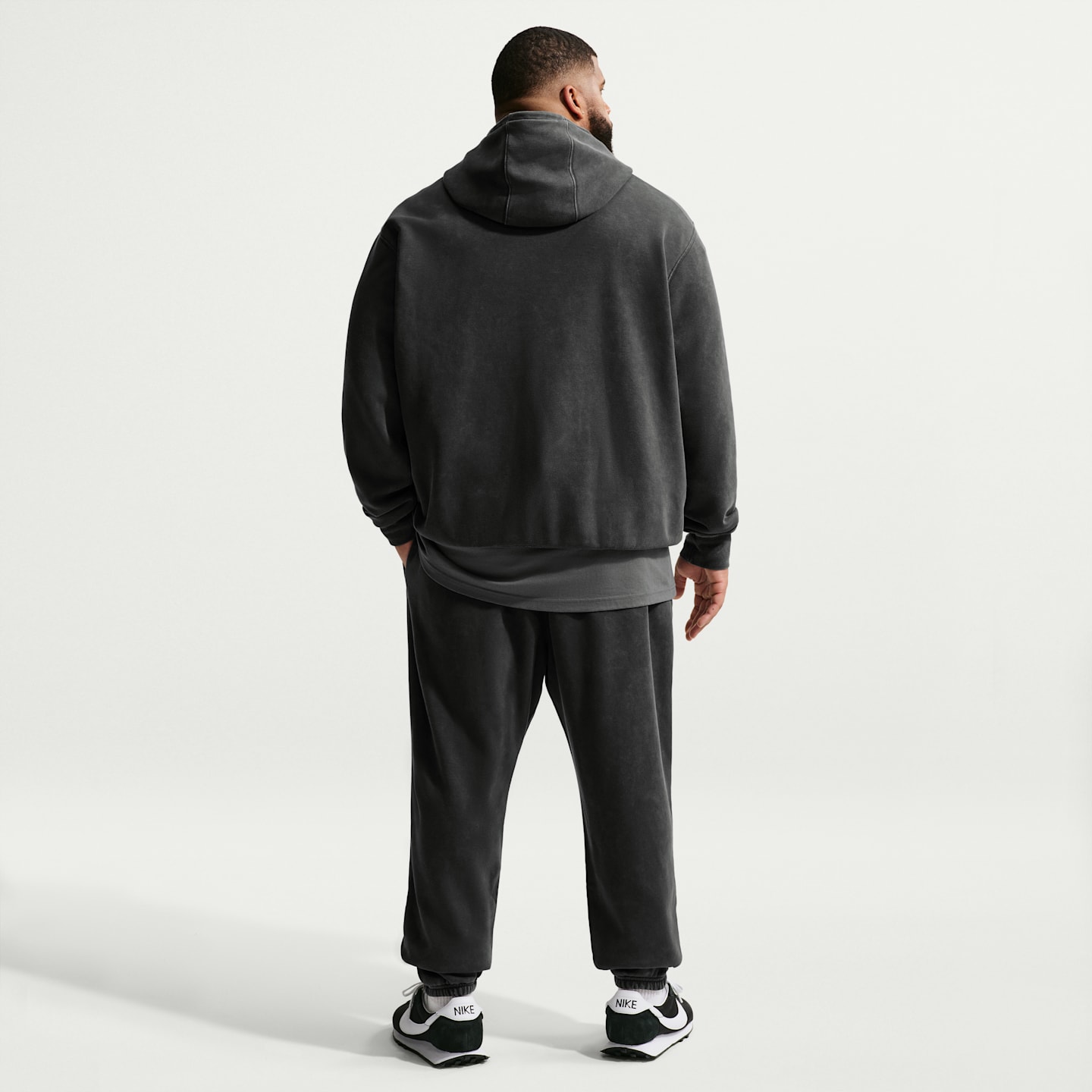 Мужские брюки Nike Sportswear Club Men's Washed Cuffed Fleece Pants — фото 10