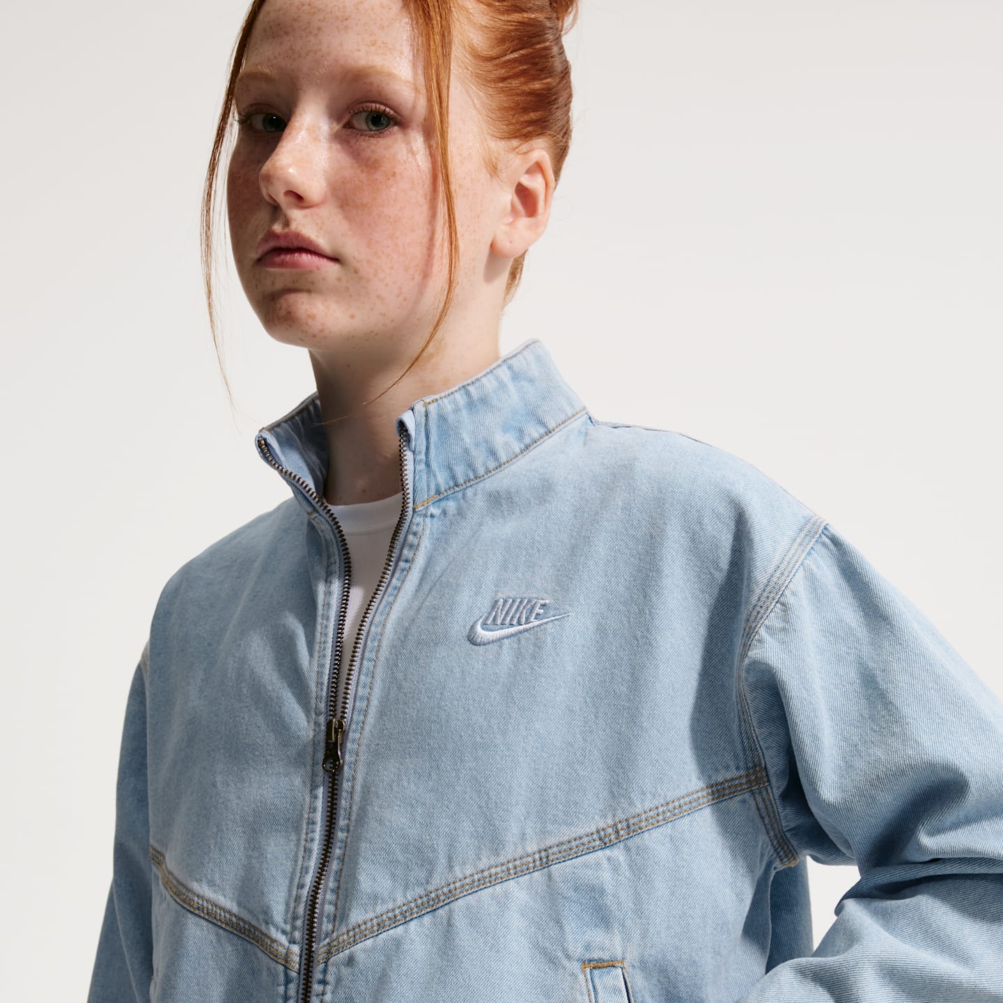 Детские куртки Nike Sportswear Collection Windrunner Big Kids' Denim Jacket — фото 3