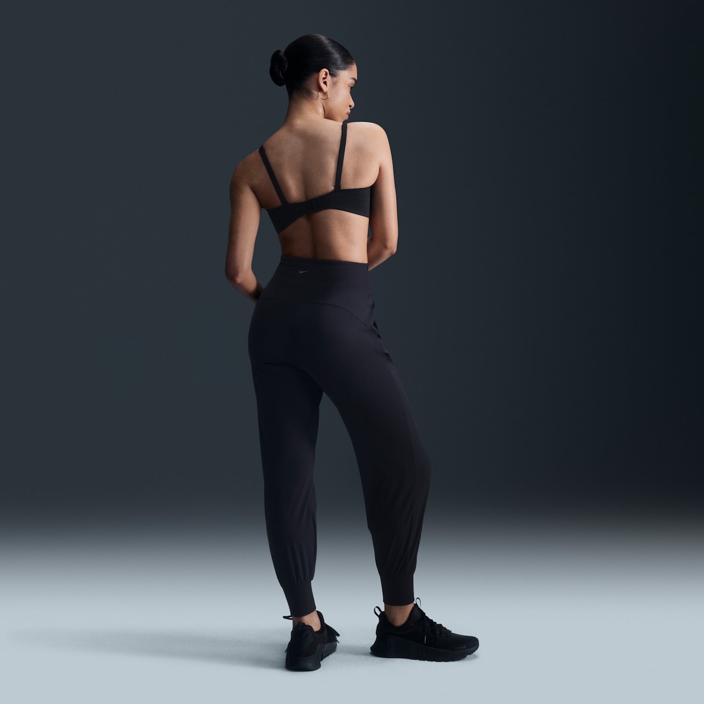 Спортивное бра Alate Minimalist Convertible, уплотнённая чашка — Nike — фото 5