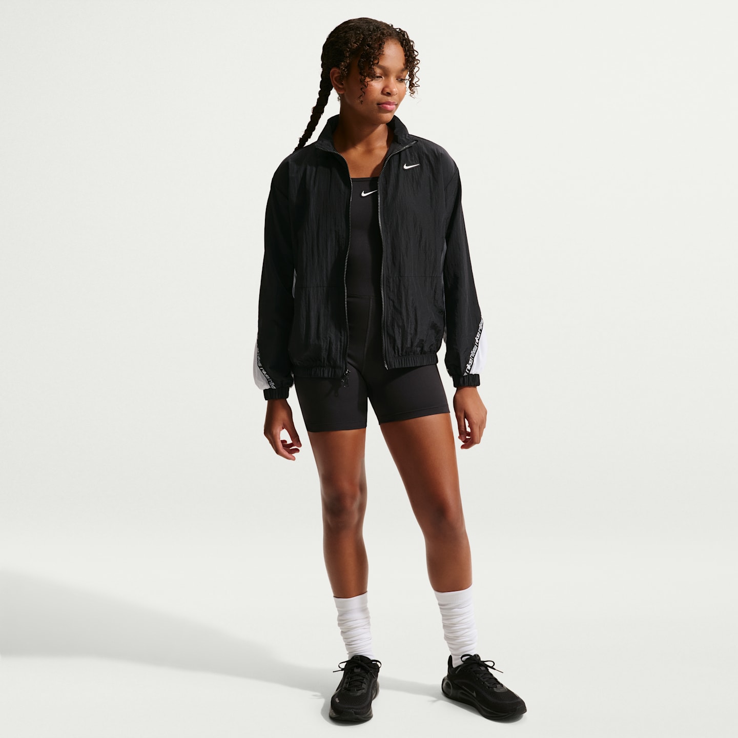 Детские куртки Nike Sportswear Big Kids' (Girls') Woven Jacket — фото 4
