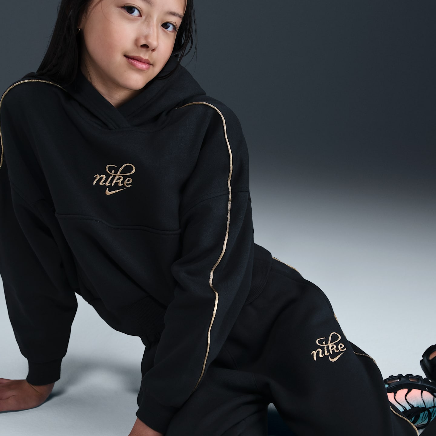 Детские брюки Nike Sportswear Club Fleece Big Kids' (Girls') Oversized Joggers — фото 5