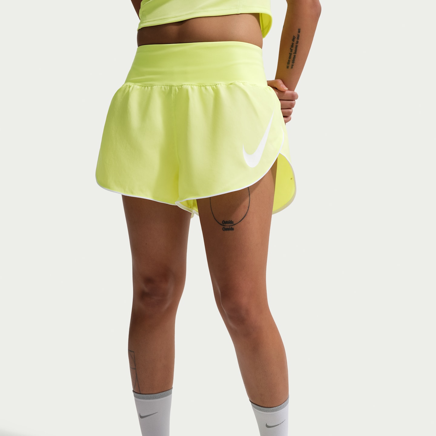 Женские шорты Nike Tempo Flow Swoosh Women's Dri-FIT Mid-Rise Brief-Lined Running Shorts — фото 2