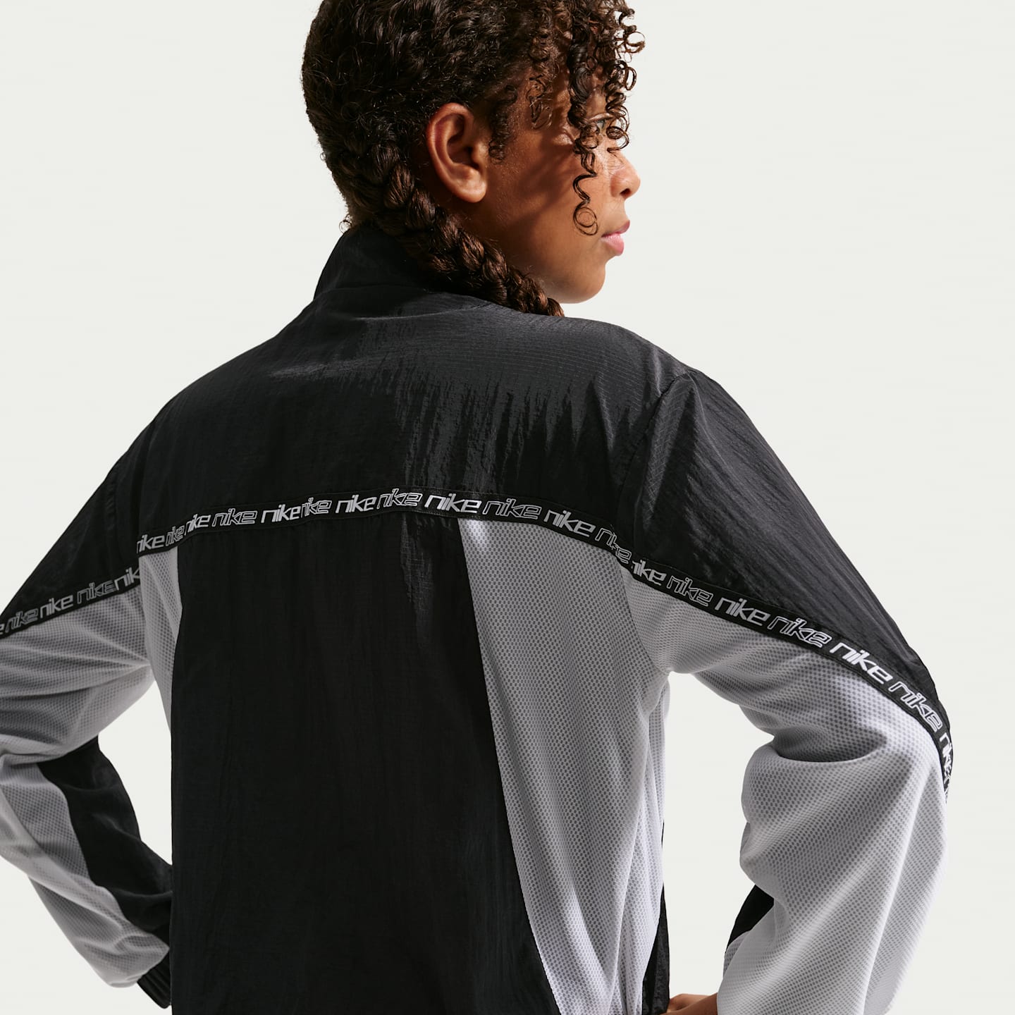 Детские куртки Nike Sportswear Big Kids' (Girls') Woven Jacket — фото 2
