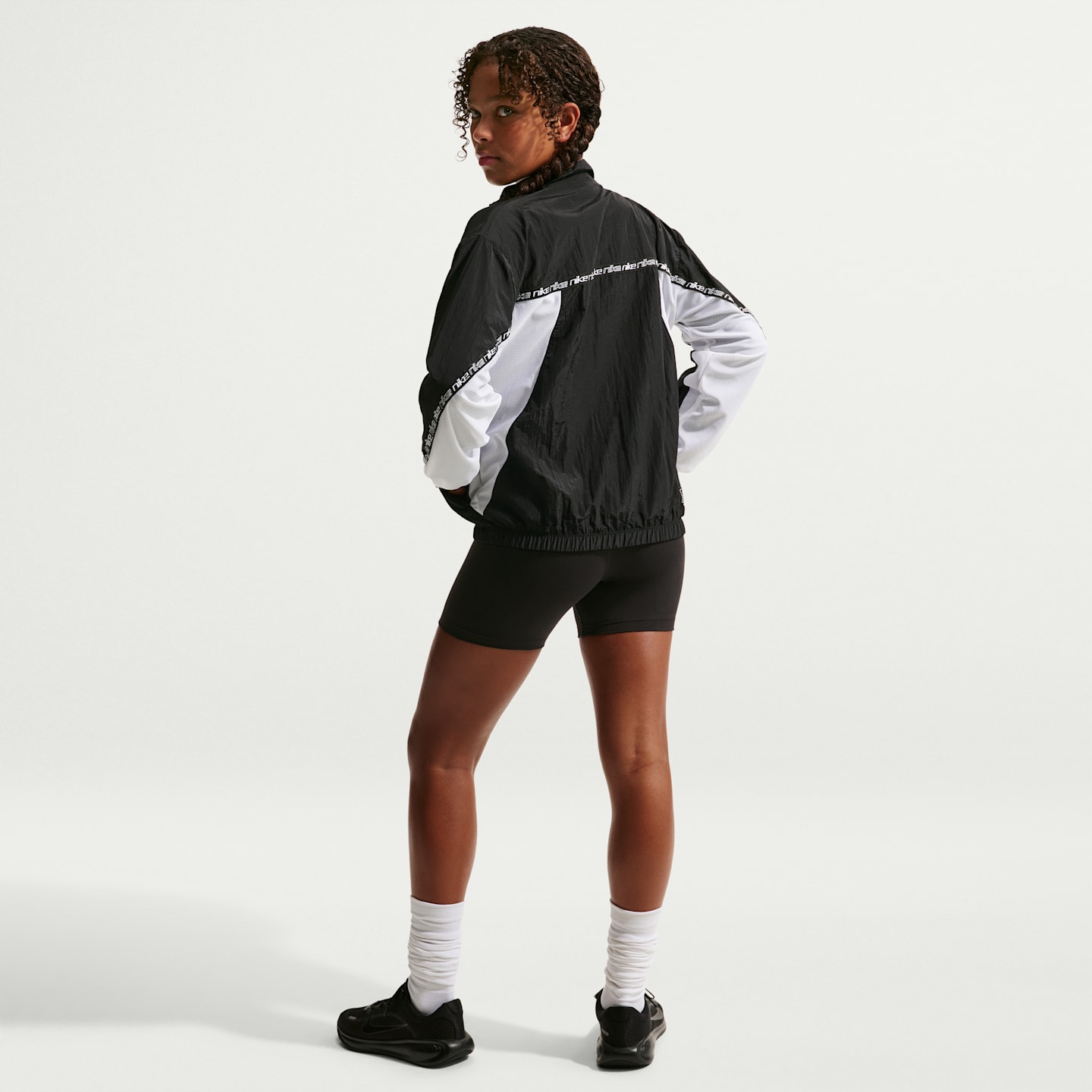 Детские куртки Nike Sportswear Big Kids' (Girls') Woven Jacket — фото 5