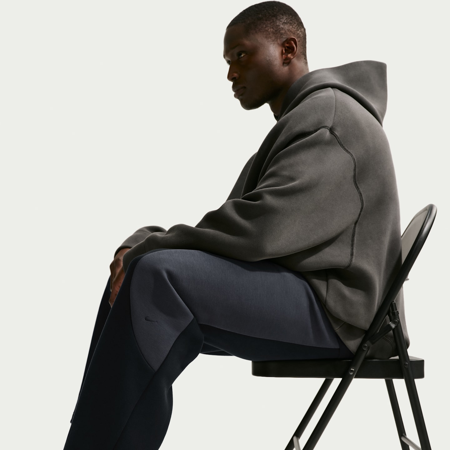 Мужские брюки Nike Tech Men's Color-Block Open-Hem Fleece Pants — фото 10