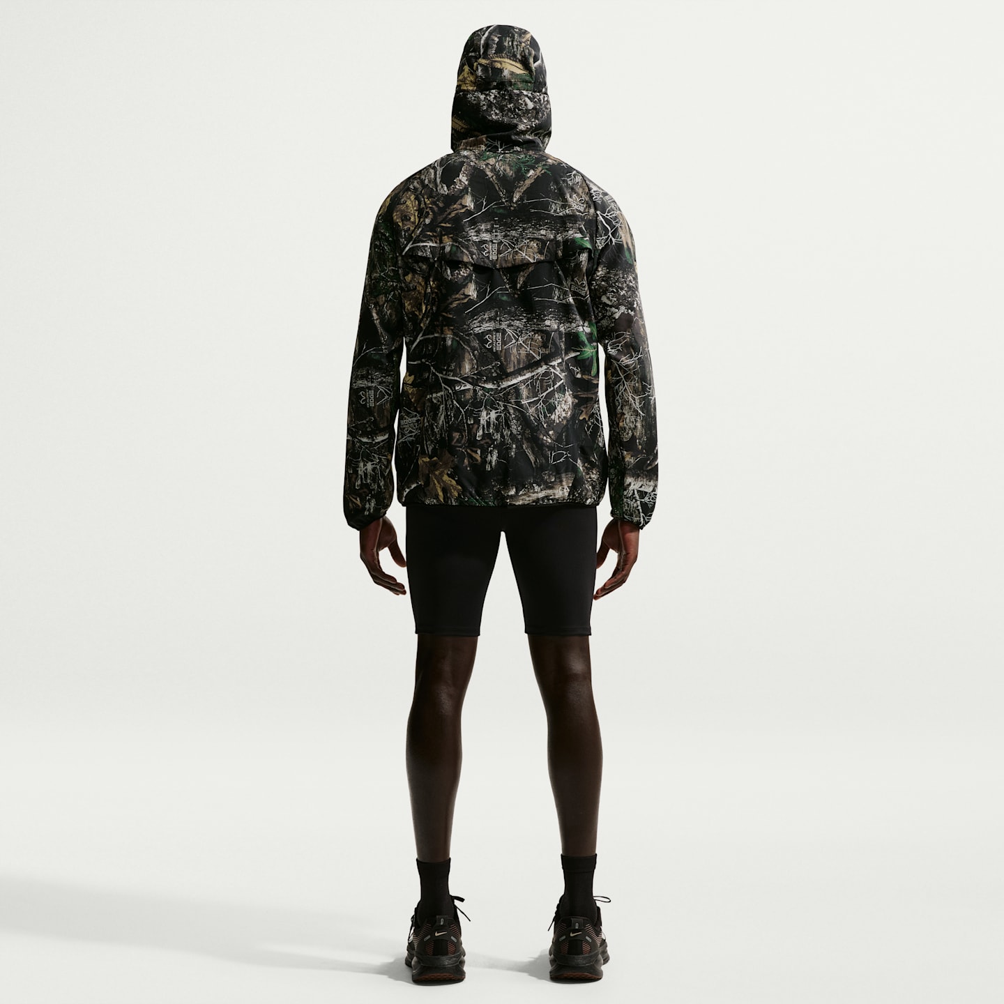 Мужские куртки Nike Stride Men's Dri-FIT Realtree® Running Jacket — фото 5