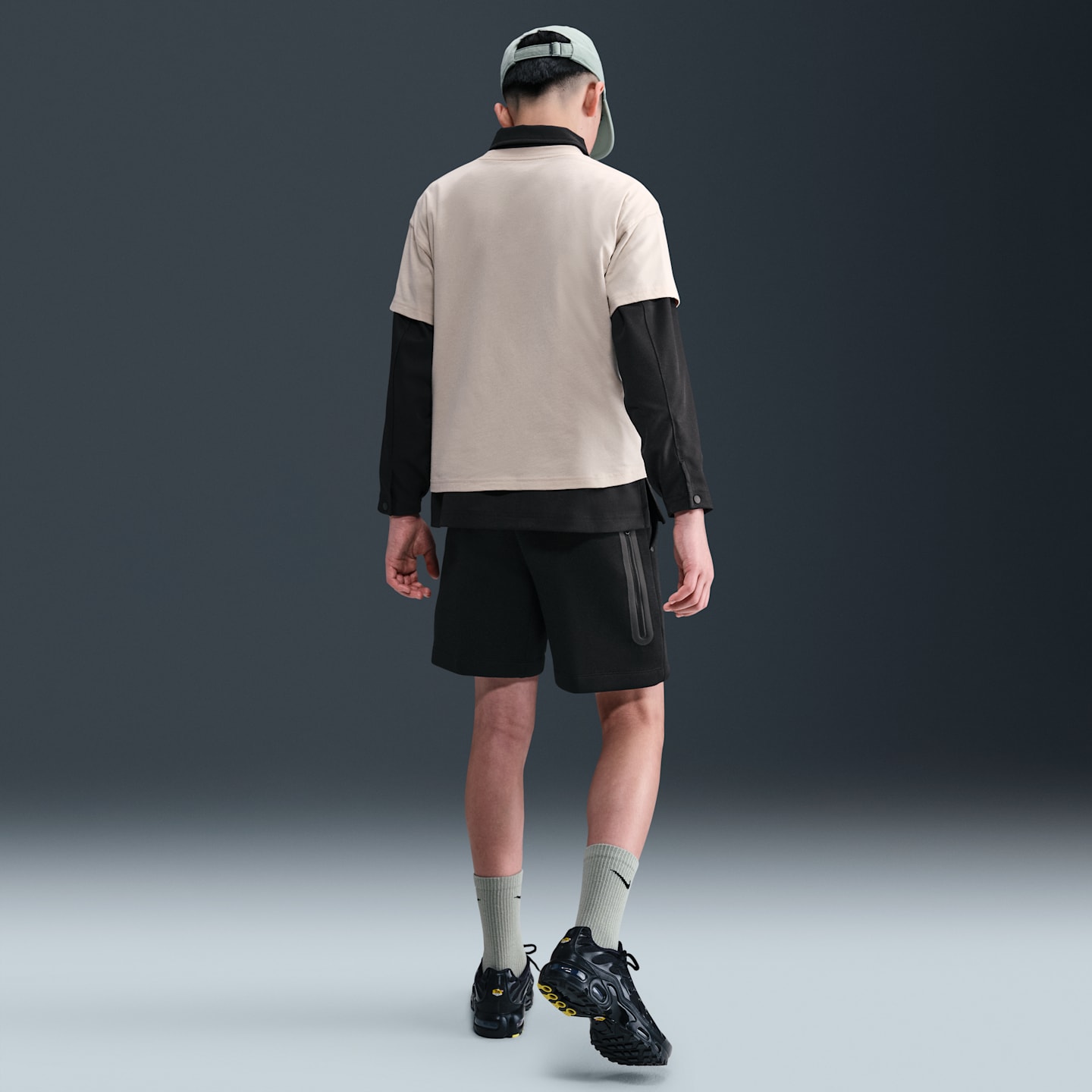Детские шорты Nike Sportswear Tech Fleece Big Kids' (Boys') Shorts — фото 4