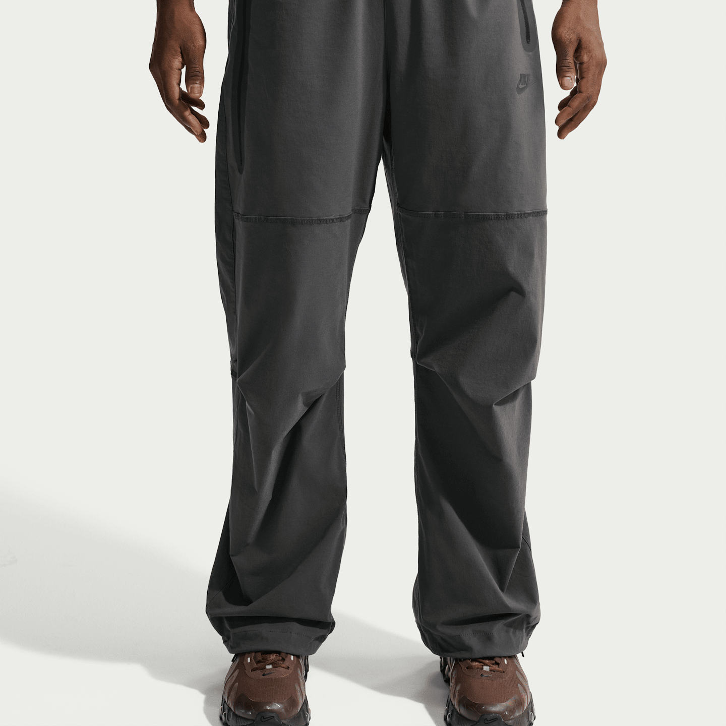 Мужские брюки Nike Tech Men's Dri-FIT Woven Pants — фото 2