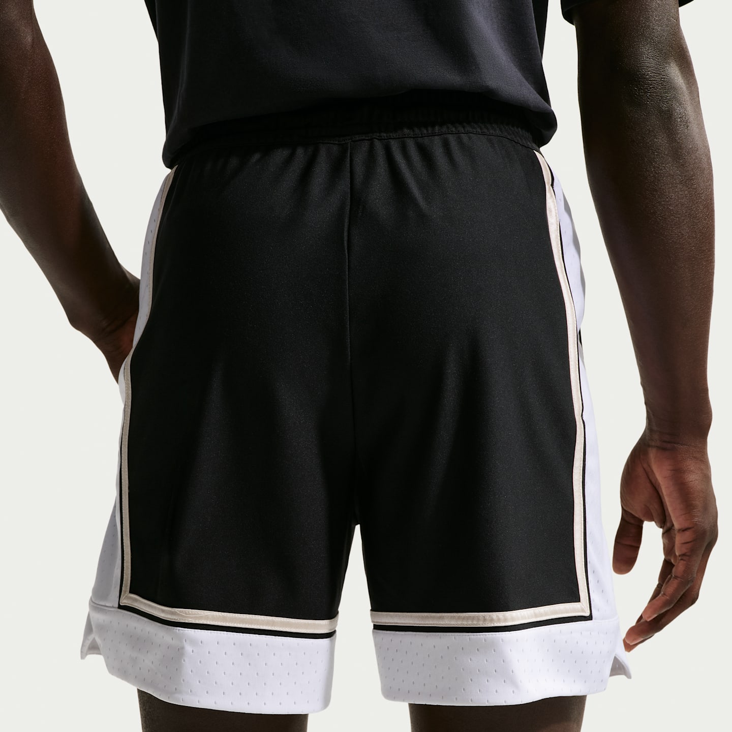 Мужские шорты Nike Standard Issue Men's Dri-FIT 6" Basketball Shorts — фото 3