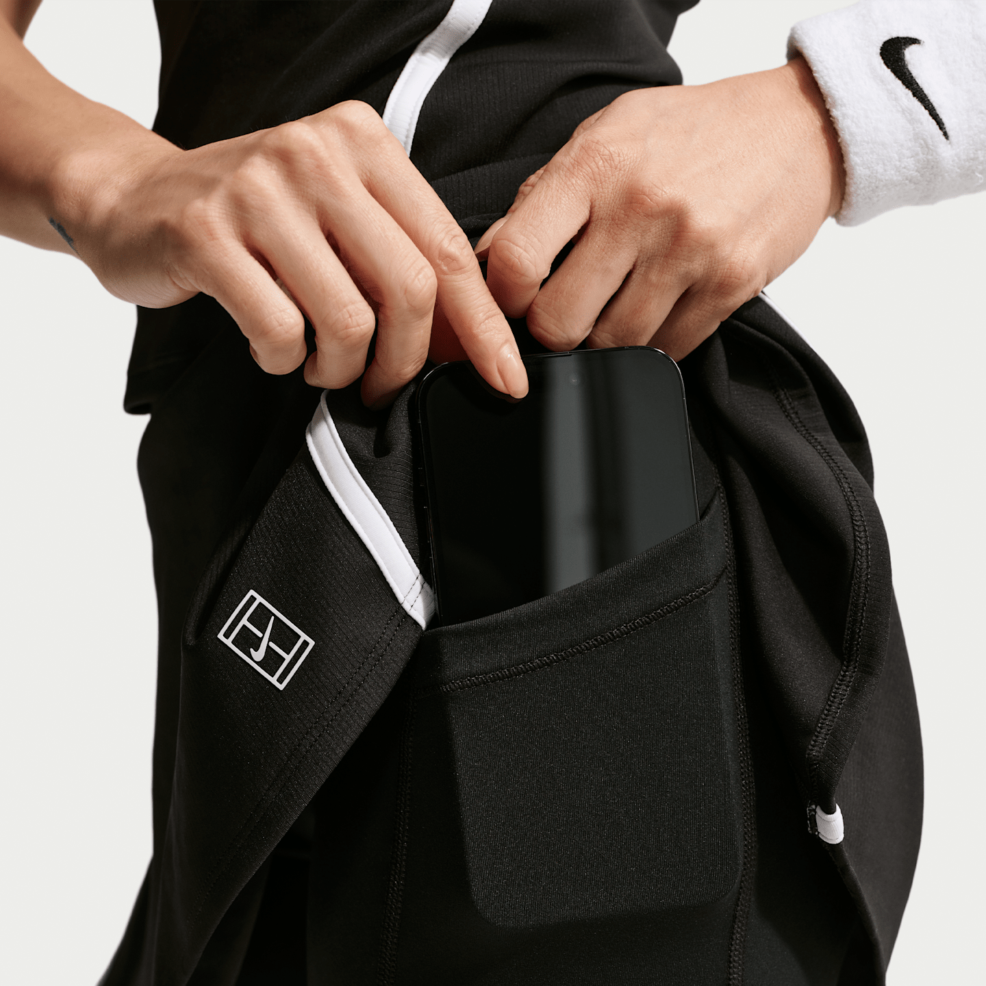 Женские юбки Nike NikeCourt Advantage Women's Dri-FIT High-Waisted Tennis Skirt — фото 7