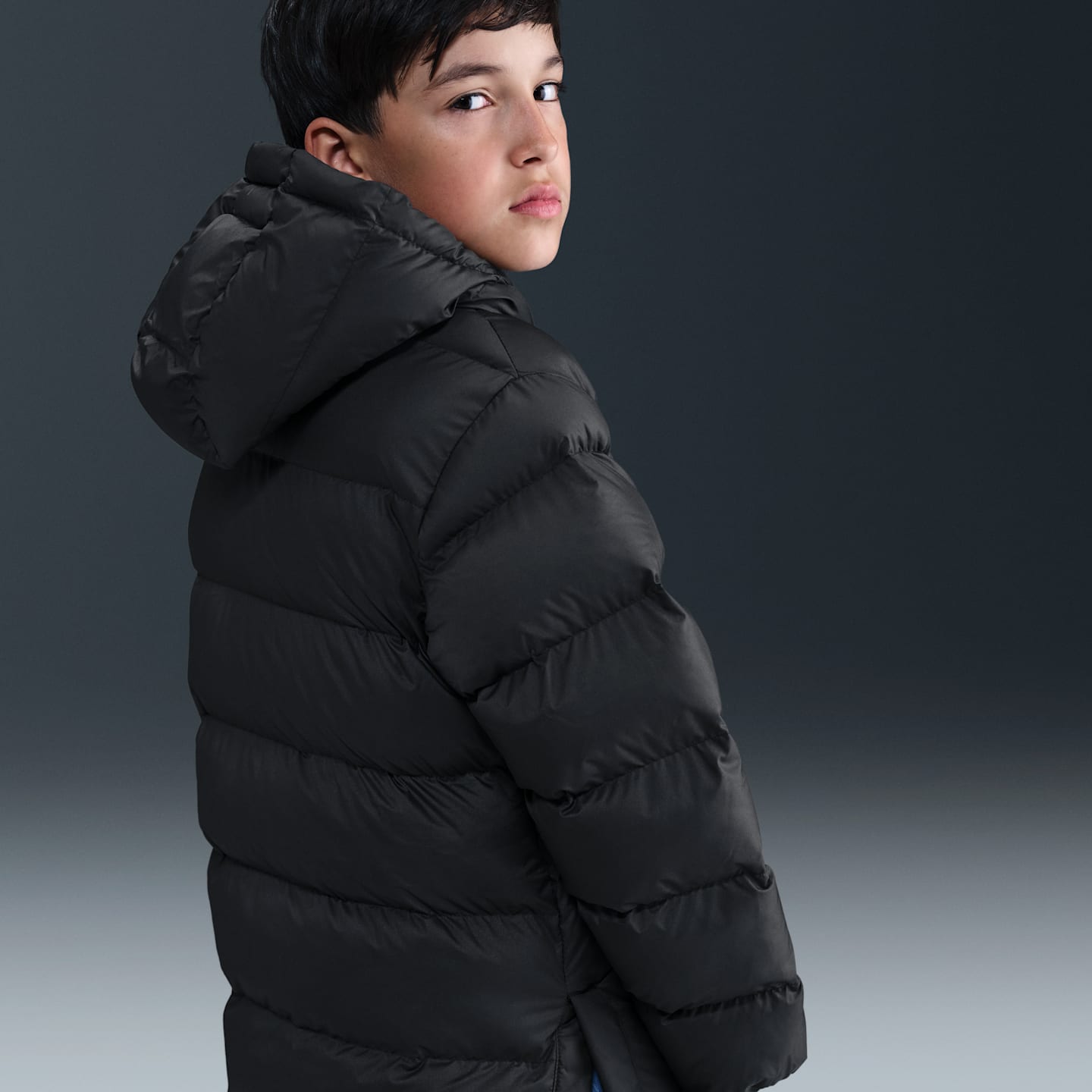 Детские куртки Nike Sportswear All Day Play Big Kids' Therma-FIT Loose-Fit Mid-Length Puffer Jacket — фото 5