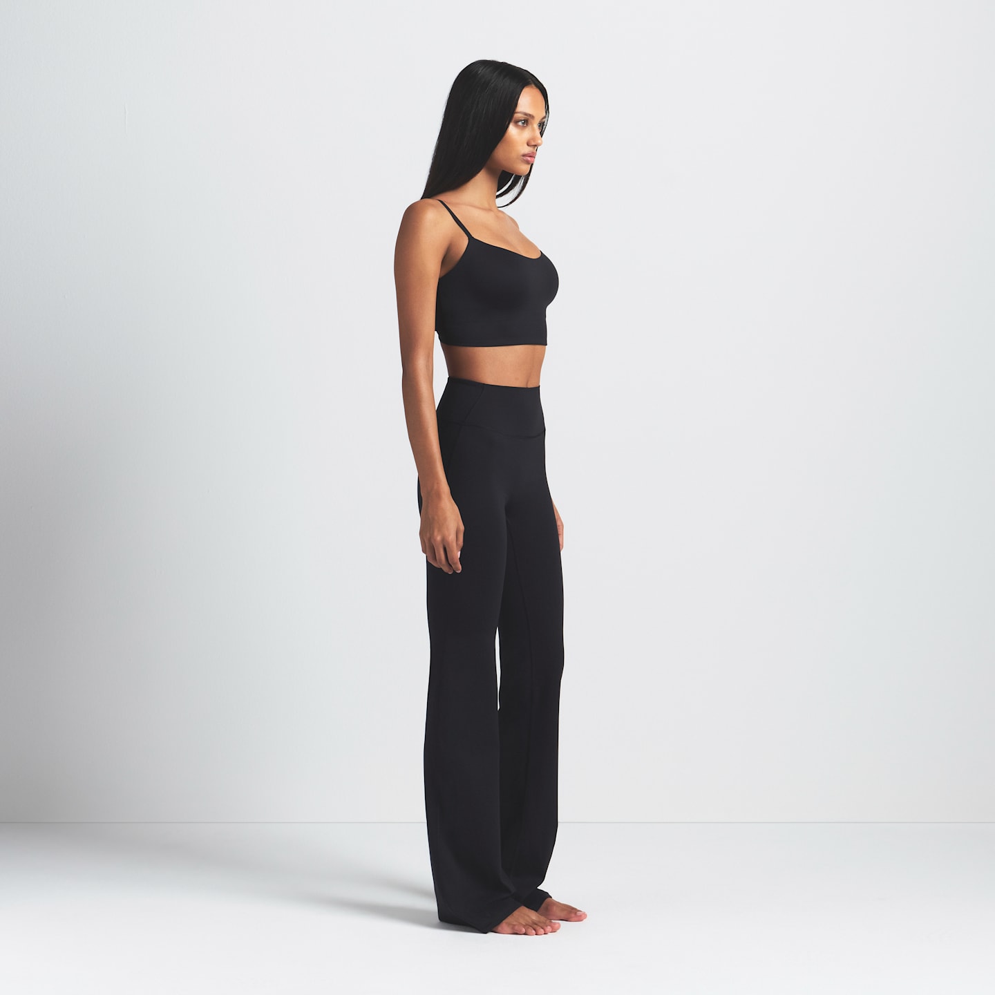 Женские леггинсы Nike NikeSKIMS Matte Women's High-Waisted Slim Flared Leggings — фото 2