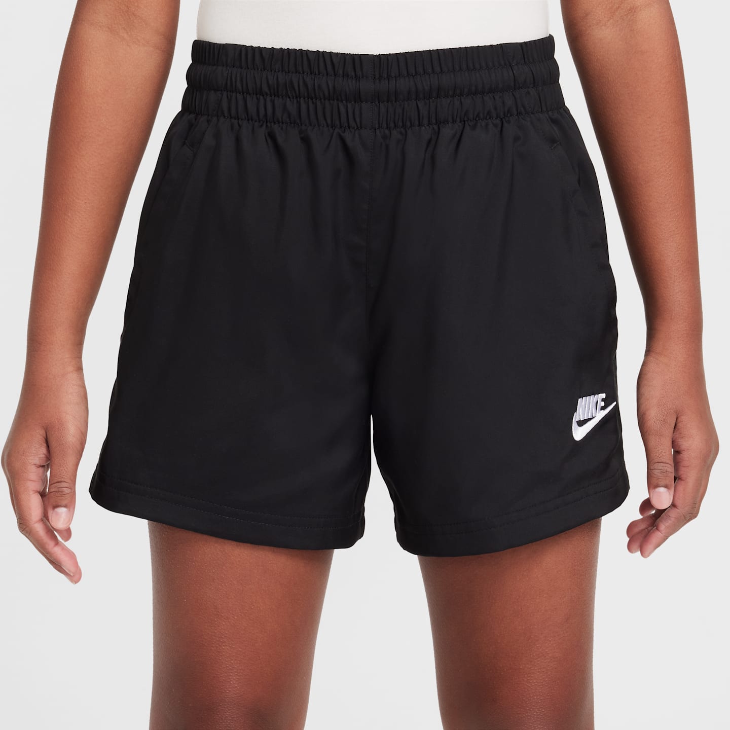 Детские шорты Nike Sportswear Club Big Kids' 4.5" Woven Shorts — фото 3