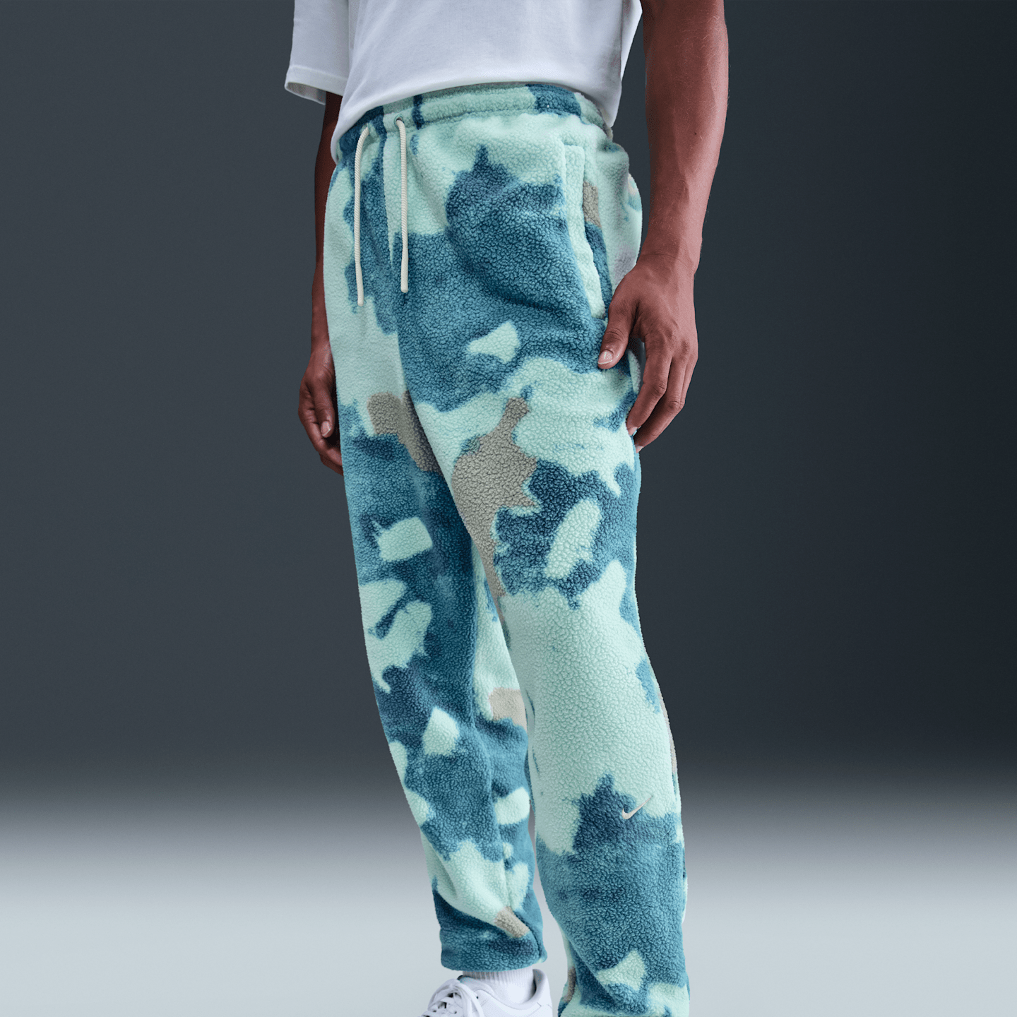 Мужские брюки Nike Men's Therma-FIT Sherpa Basketball Pants — фото 2