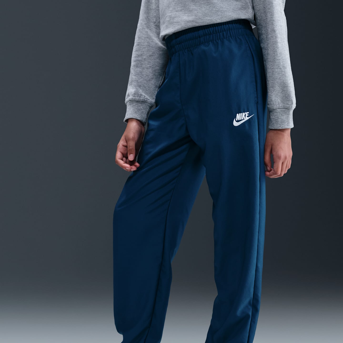 Детские кроссовки Nike Sportswear Big Kids' Woven Tracksuit — фото 4