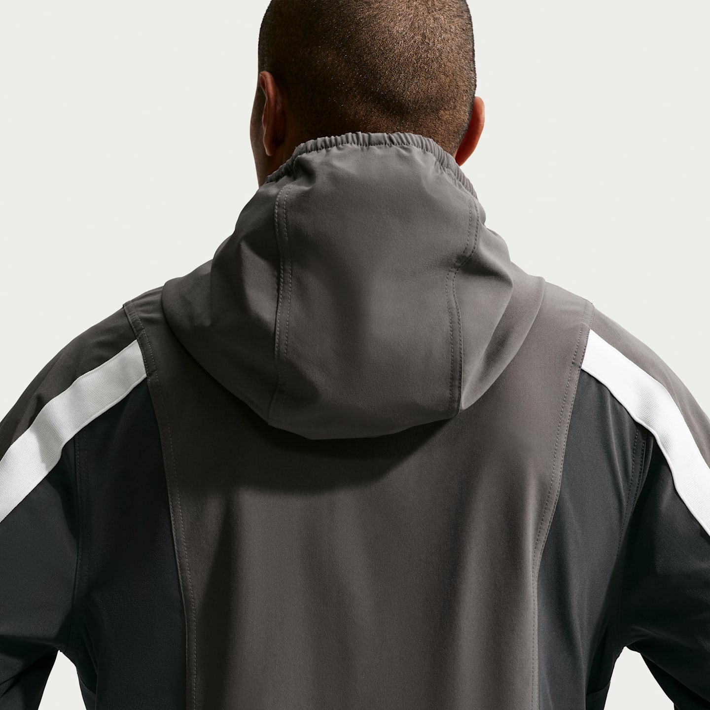 Мужские куртки Nike Energy Men's Repel Soccer Woven Jacket — фото 2