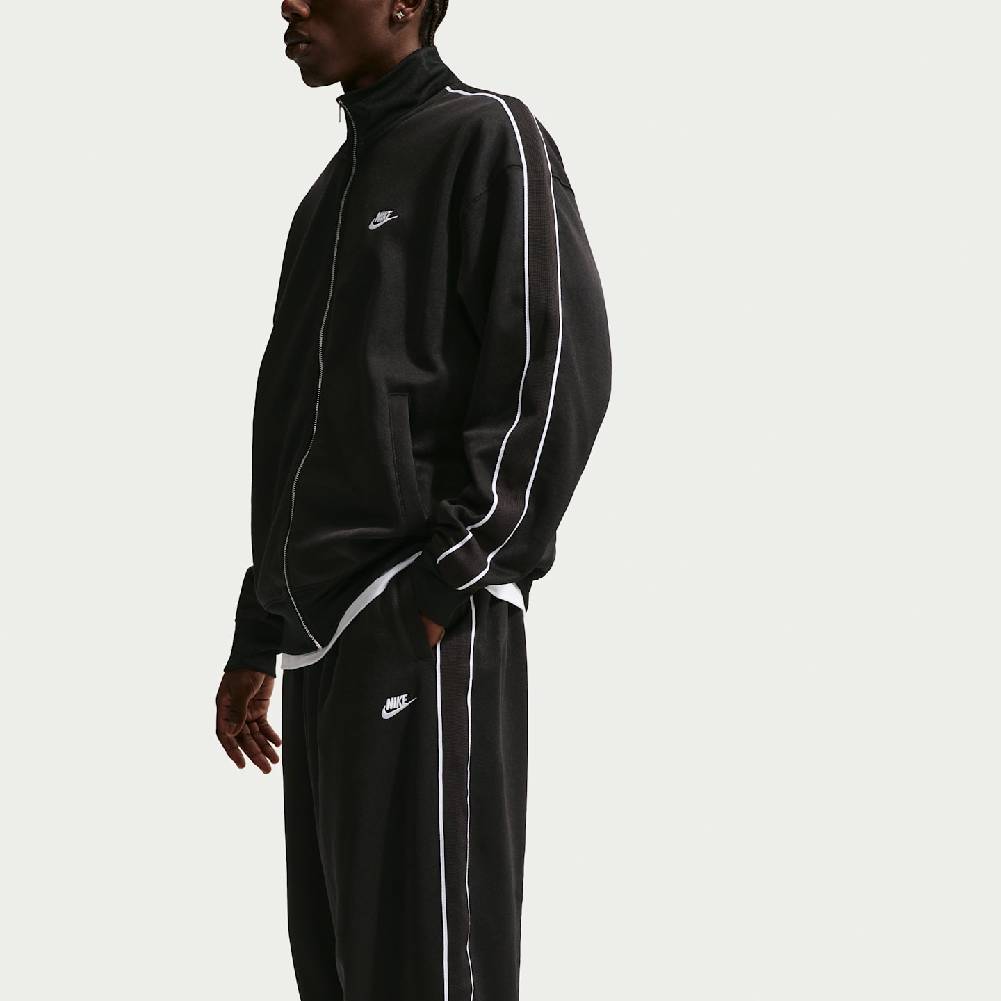 Мужские брюки Nike Sportswear Club Men's Oversized Knit Track Pants — фото 4