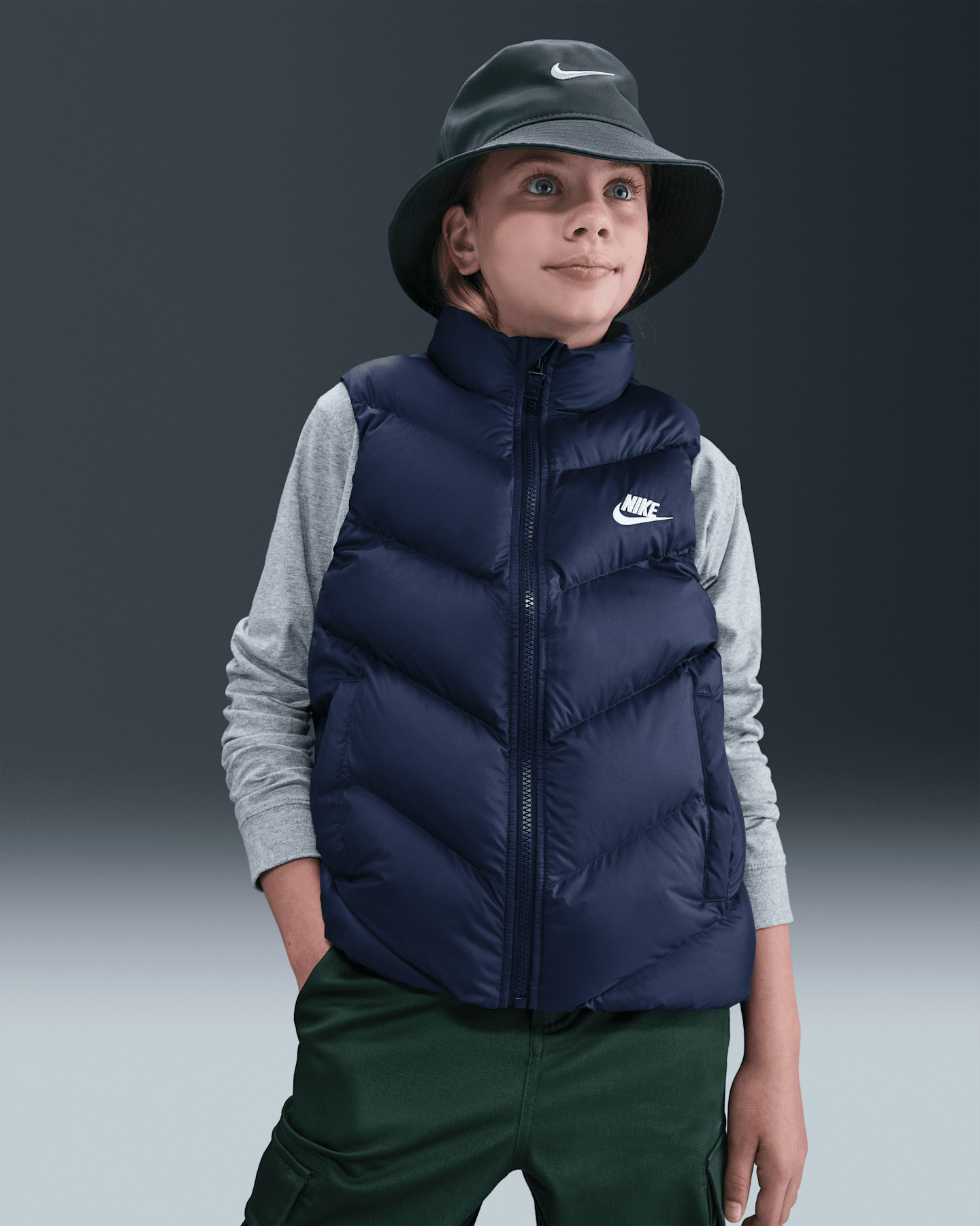 Детские жилеты Nike Sportswear All Day Play Big Kids' Therma-FIT Loose-Fit Puffer Vest — фото 6