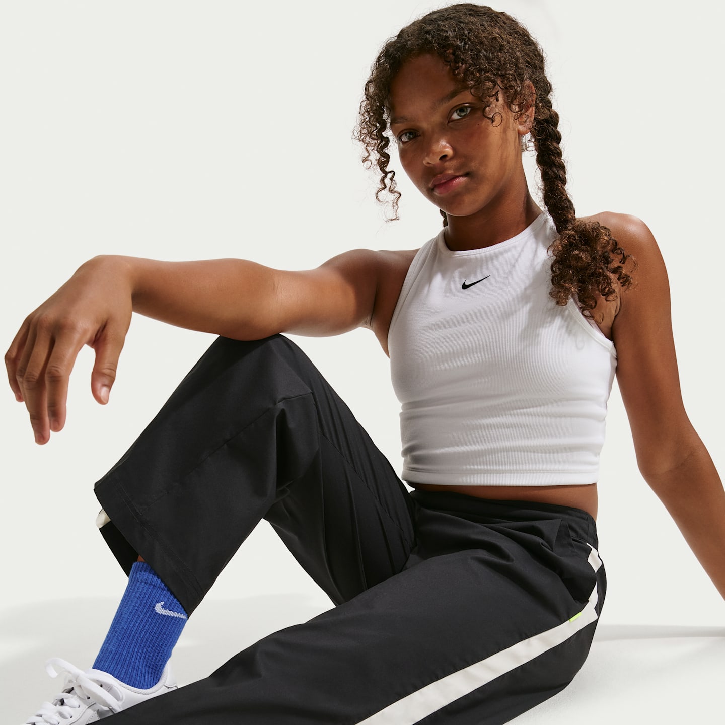 Детские брюки Nike Sportswear Collection Big Kids' (Girls') Woven Pants — фото 4