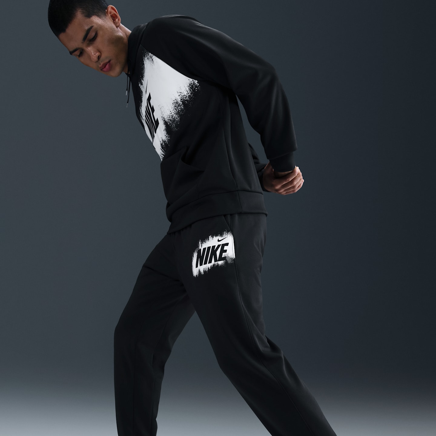 Мужские брюки Nike Men's Therma-FIT Fleece Joggers — фото 5