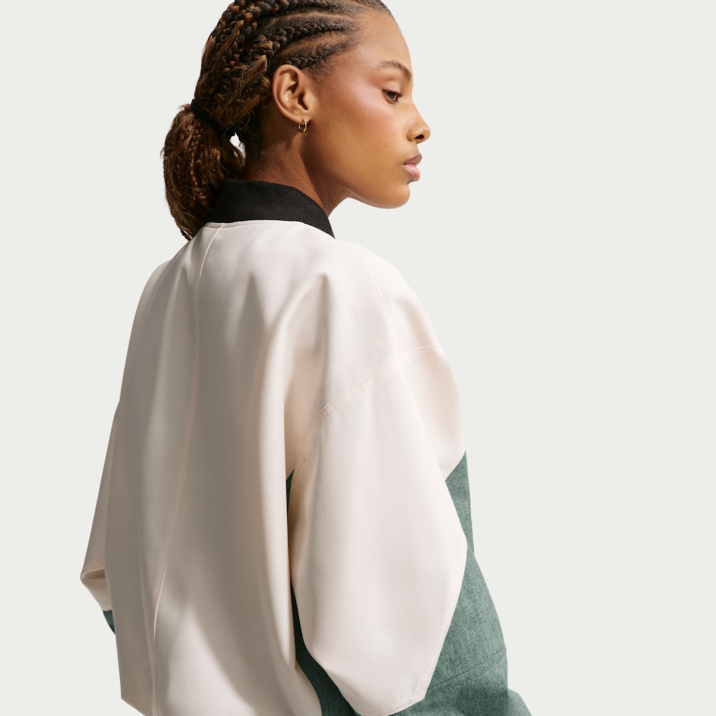 Женские куртки Nike Sportswear Women's Oversized Bomber Jacket — фото 2