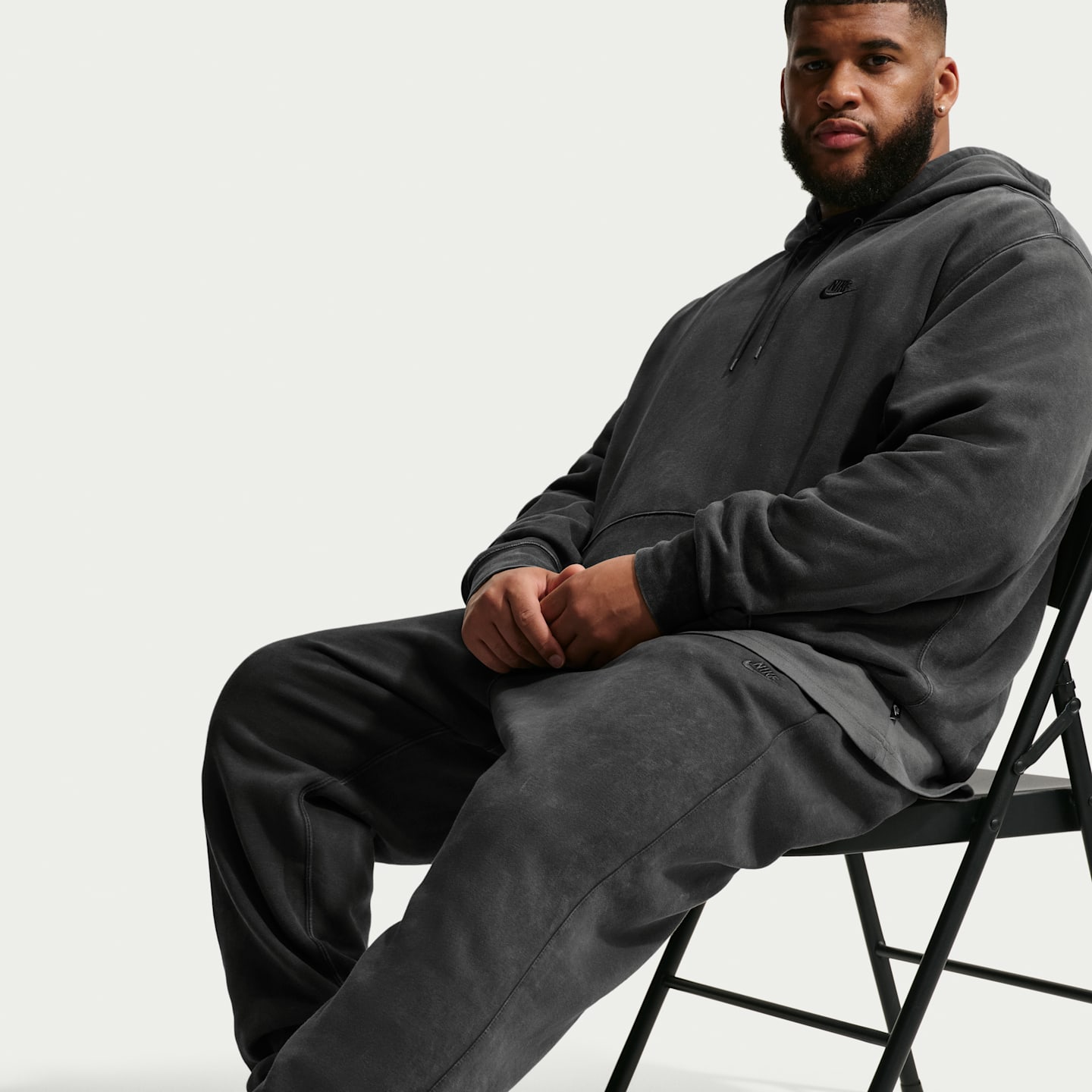Мужские брюки Nike Sportswear Club Men's Washed Cuffed Fleece Pants — фото 9