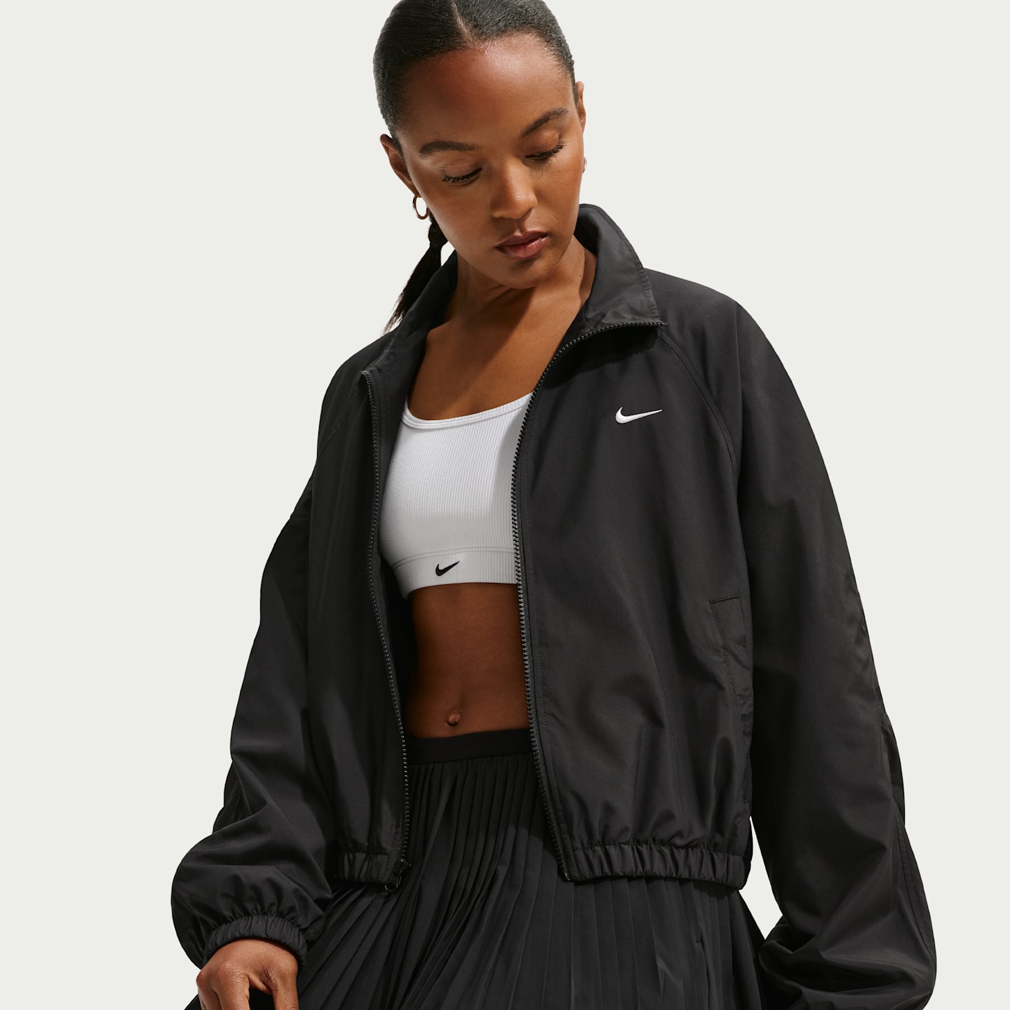 Женские куртки Nike Sportswear Women's Oversized UV Track Jacket — фото 3