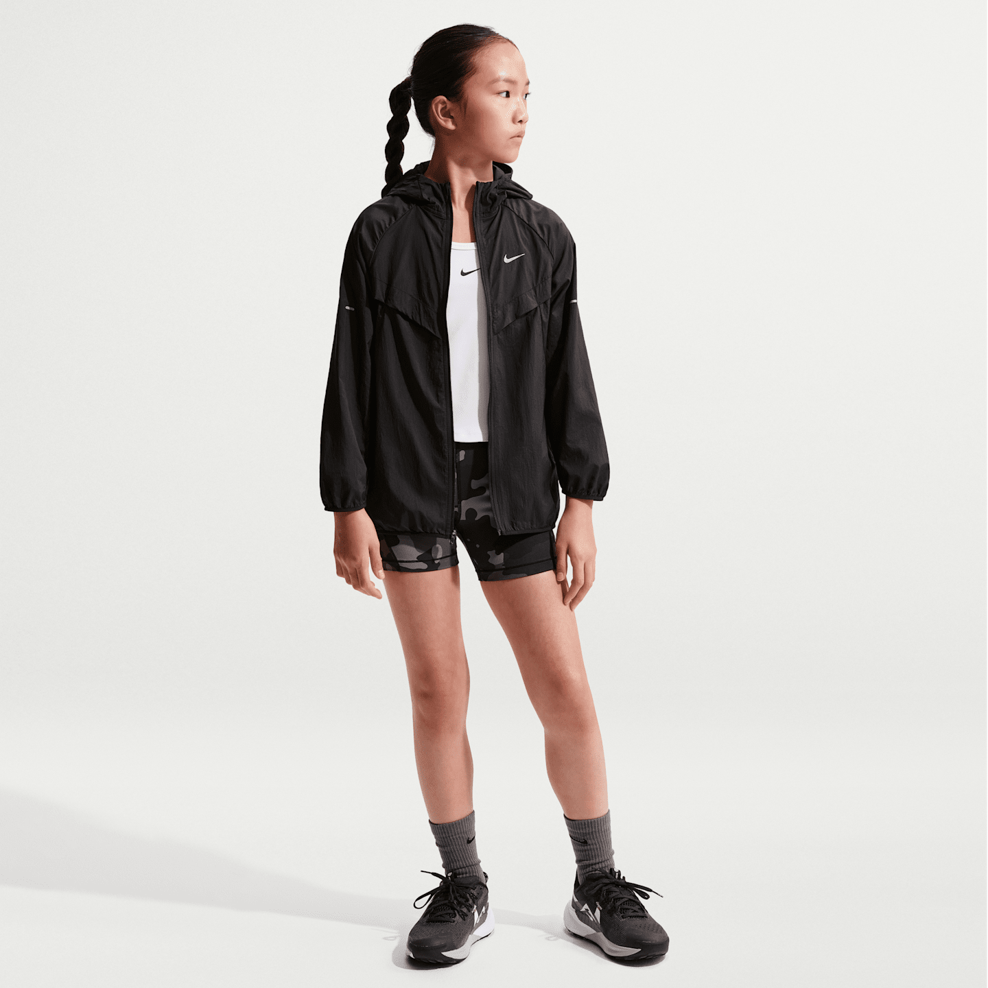 Детские куртки Nike Stride Kids' Repel UV Training Jacket — фото 7