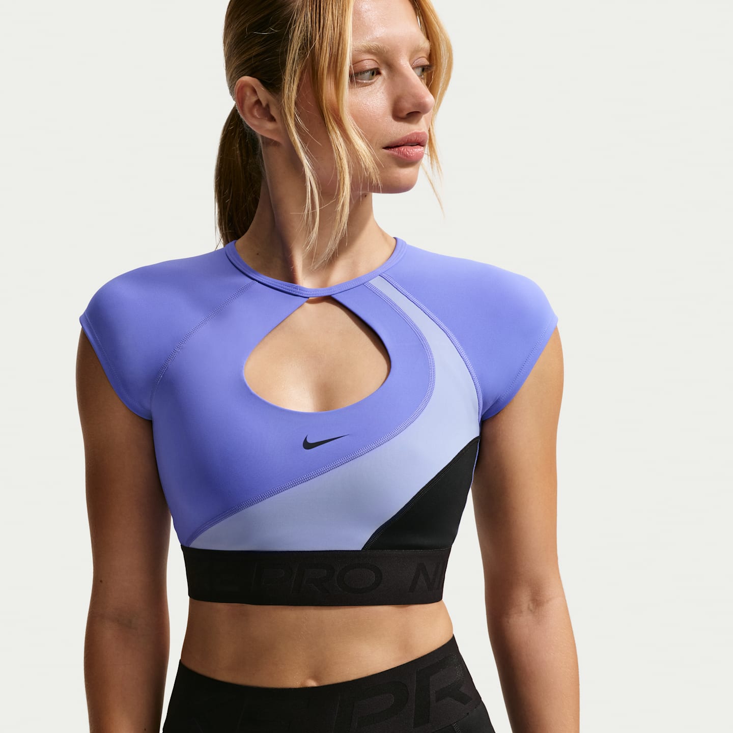 Спортивное бра Pro Sculpt, уплотнённая чашка, короткий рукав — Nike — фото 1