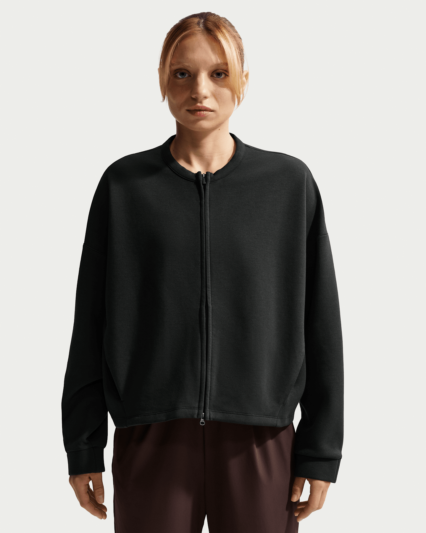Женские кроссовки Nike 24.7 ImpossiblySoft Women's Dri-FIT Oversized Crew-Neck Full-Zip Top — фото 7