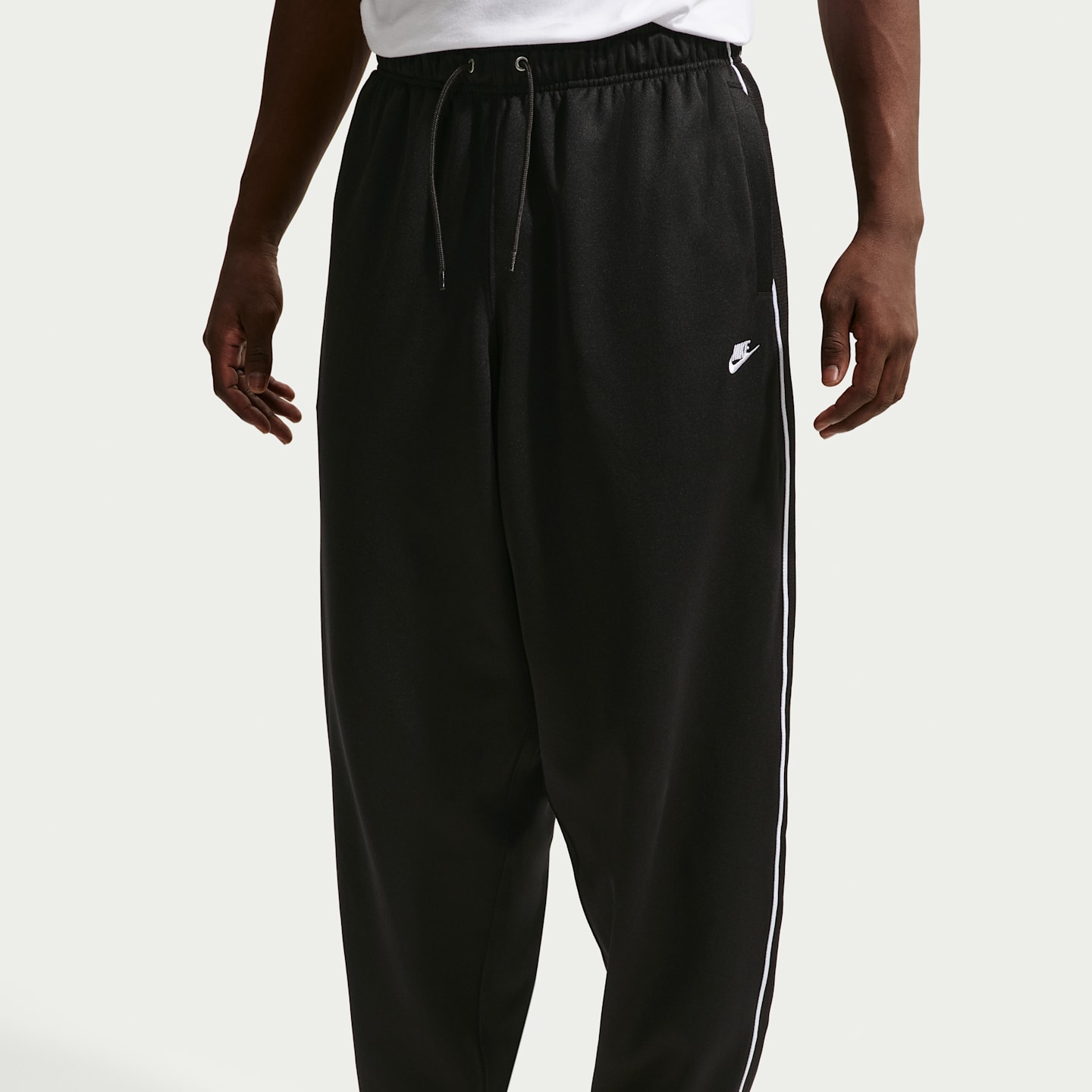 Мужские брюки Nike Sportswear Club Men's Oversized Knit Track Pants — фото 2