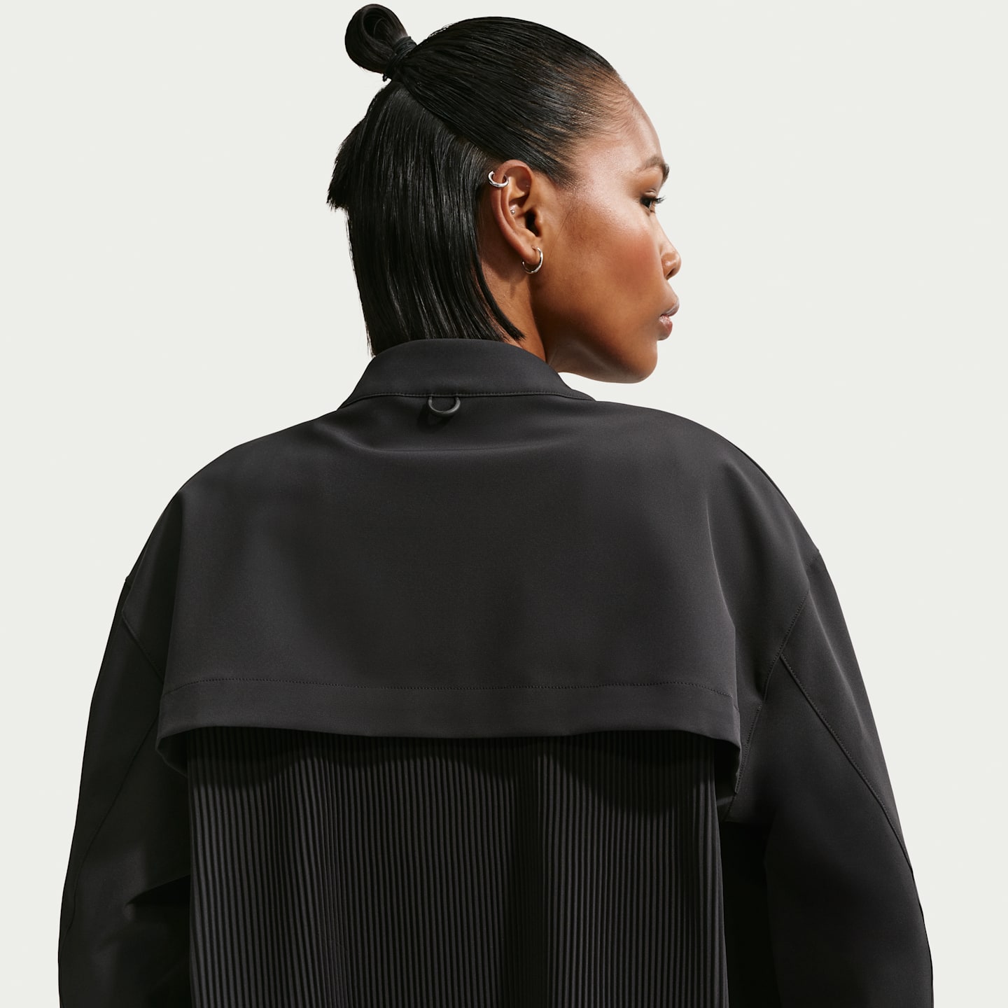 Женские куртки Nike 24.7 PerfectStretch Women's Dri-FIT Loose-Fit Cropped Jacket — фото 2