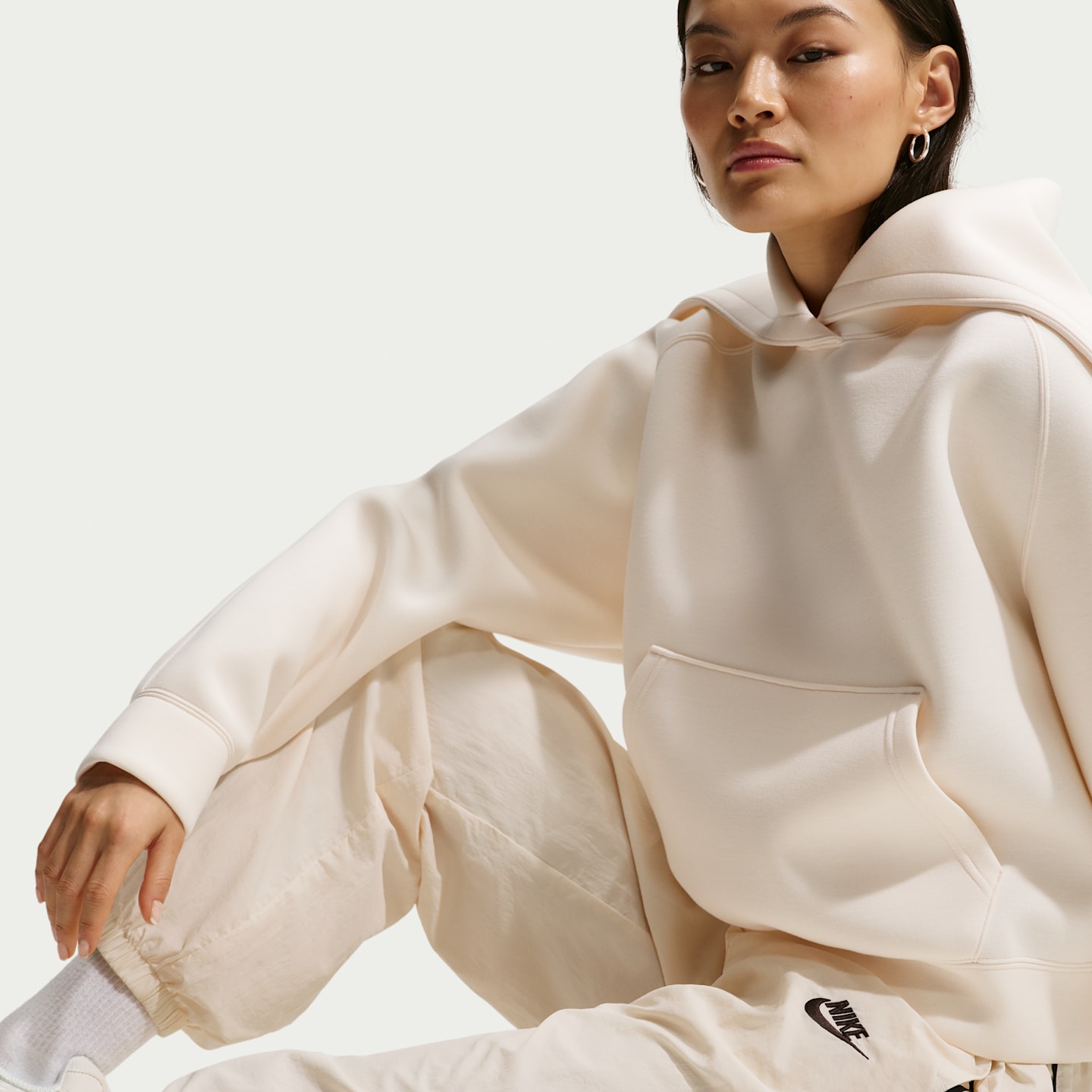 Женские брюки Nike Sportswear Windrunner Women's Woven Pants — фото 4
