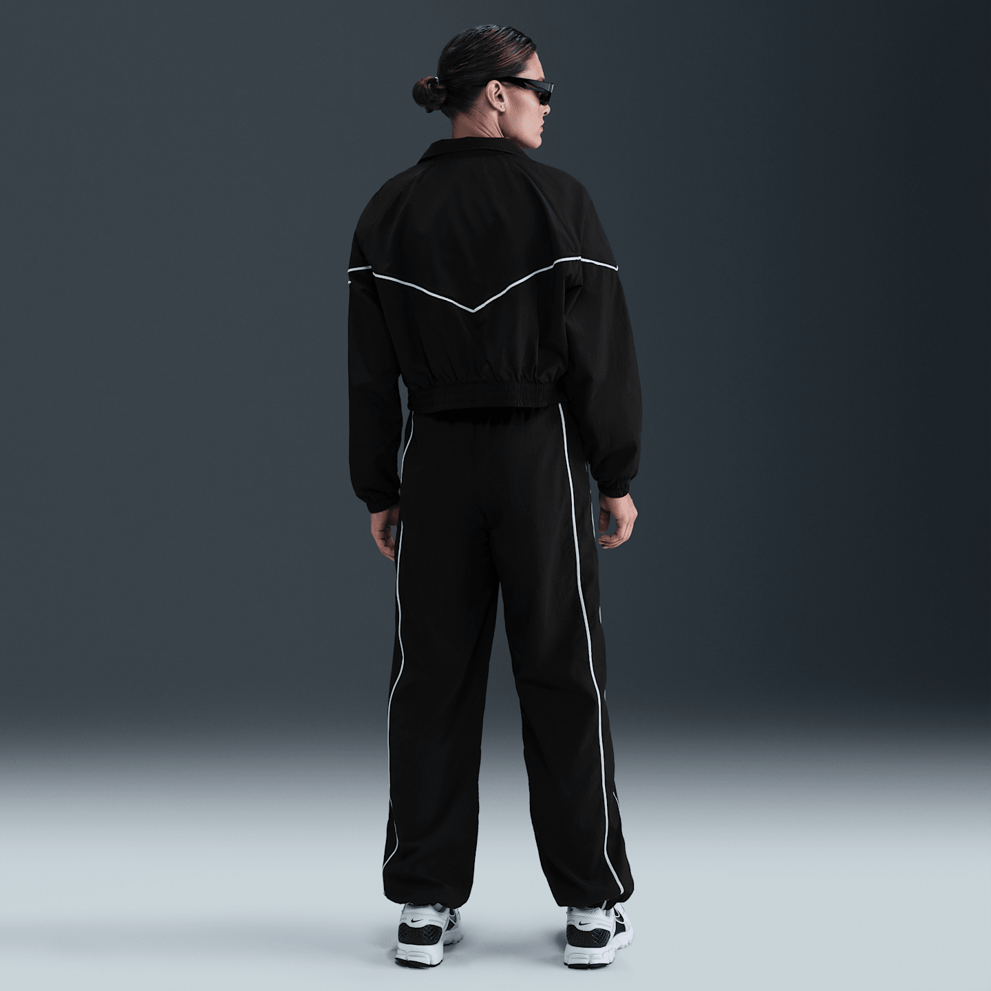 Женские куртки Nike Sportswear Windrunner Women's Woven Jacket — фото 5