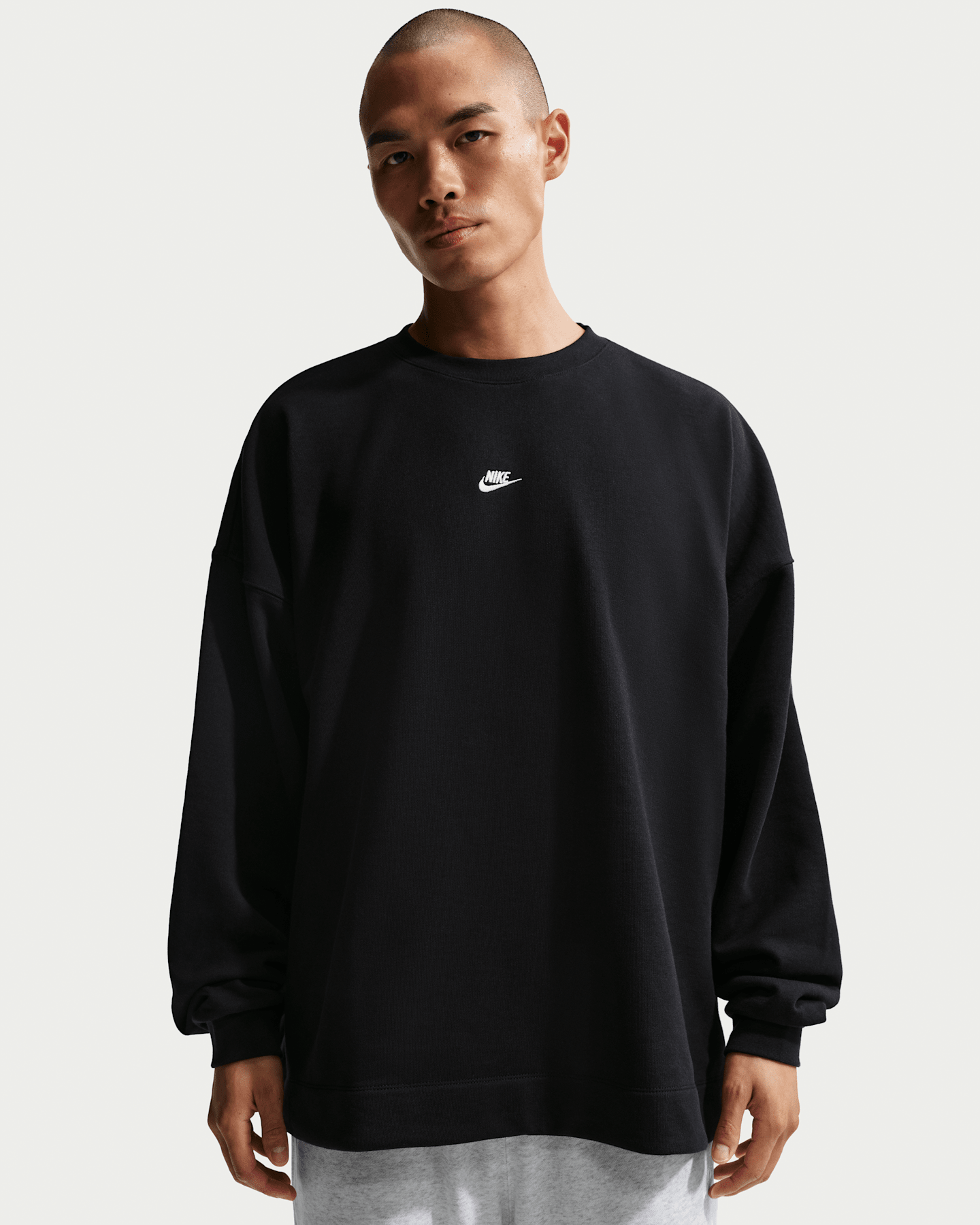 Мужские худи Nike Sportswear Club Men's Oversized French Terry Crew-Neck Sweatshirt — фото 7