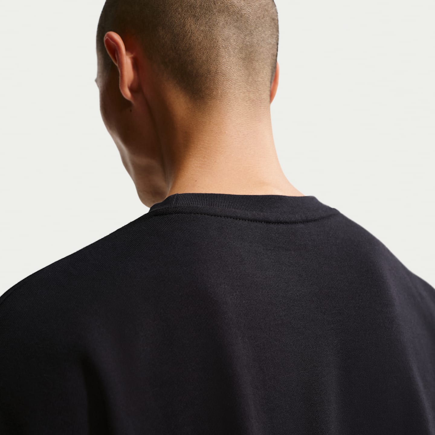 Мужские худи Nike Sportswear Club Men's Oversized French Terry Crew-Neck Sweatshirt — фото 2