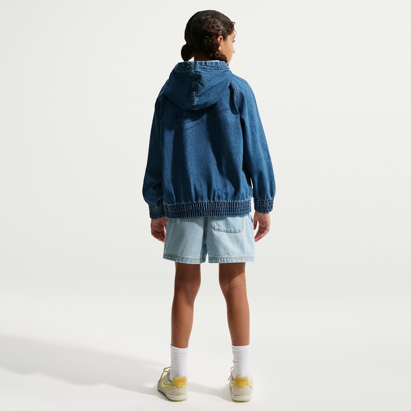 Детские шорты Nike Sportswear Collection Big Kids' Denim Shorts — фото 7