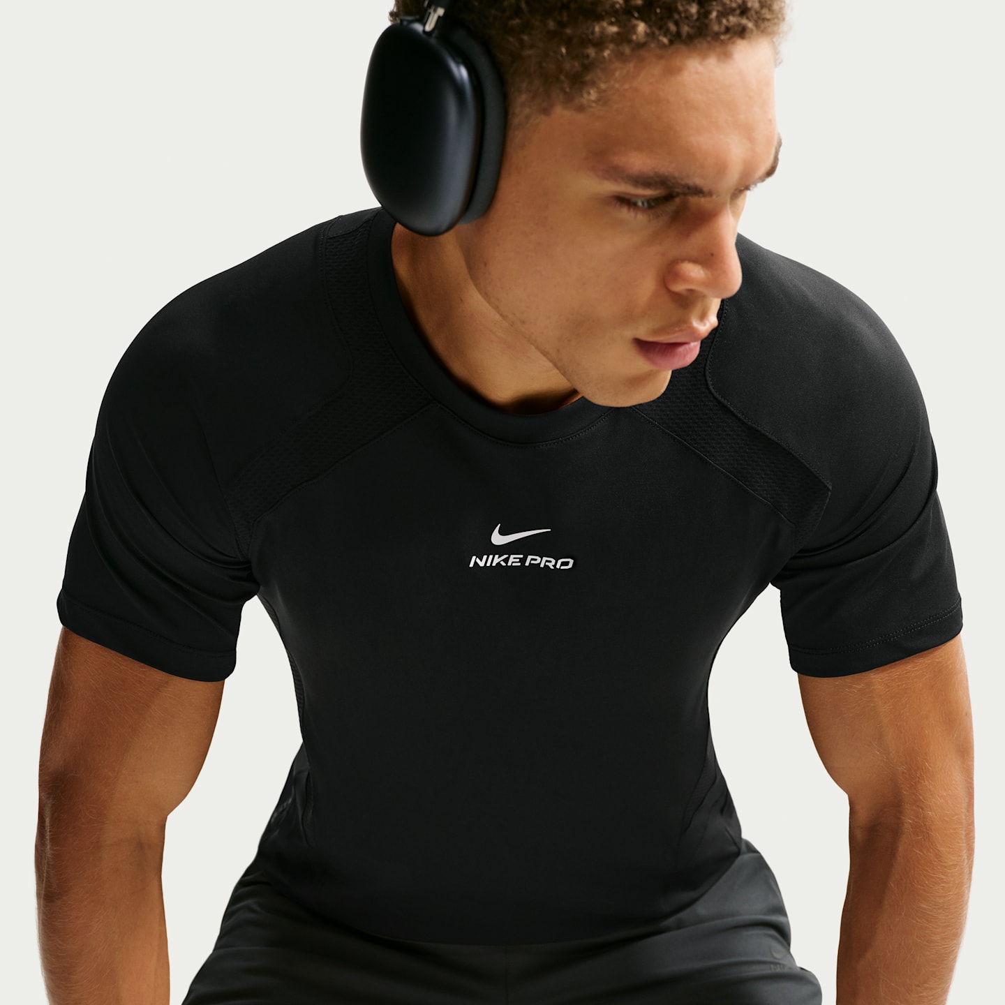 Мужские топы Nike Pro Training Men's Dri-FIT ADV Short-Sleeve Top — фото 3