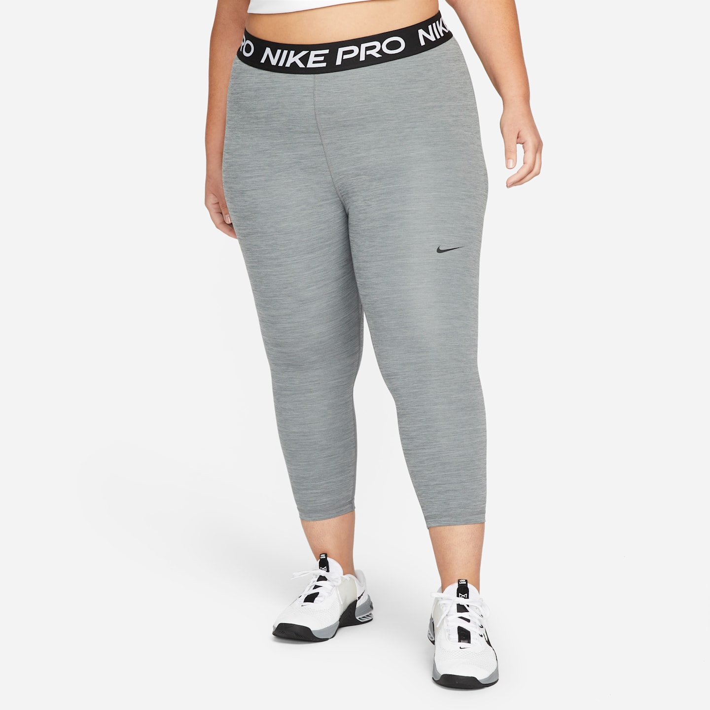 Женские леггинсы Nike Pro Women's Mid-Rise Crop Mesh-Panel Leggings (Plus Size) — фото 1