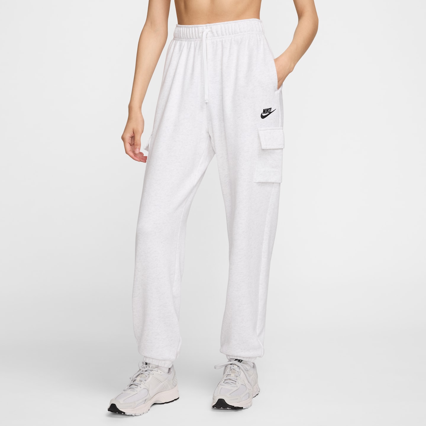 Женские брюки Nike Sportswear Club Fleece Women's Mid-Rise Oversized Cargo Sweatpants — фото 1