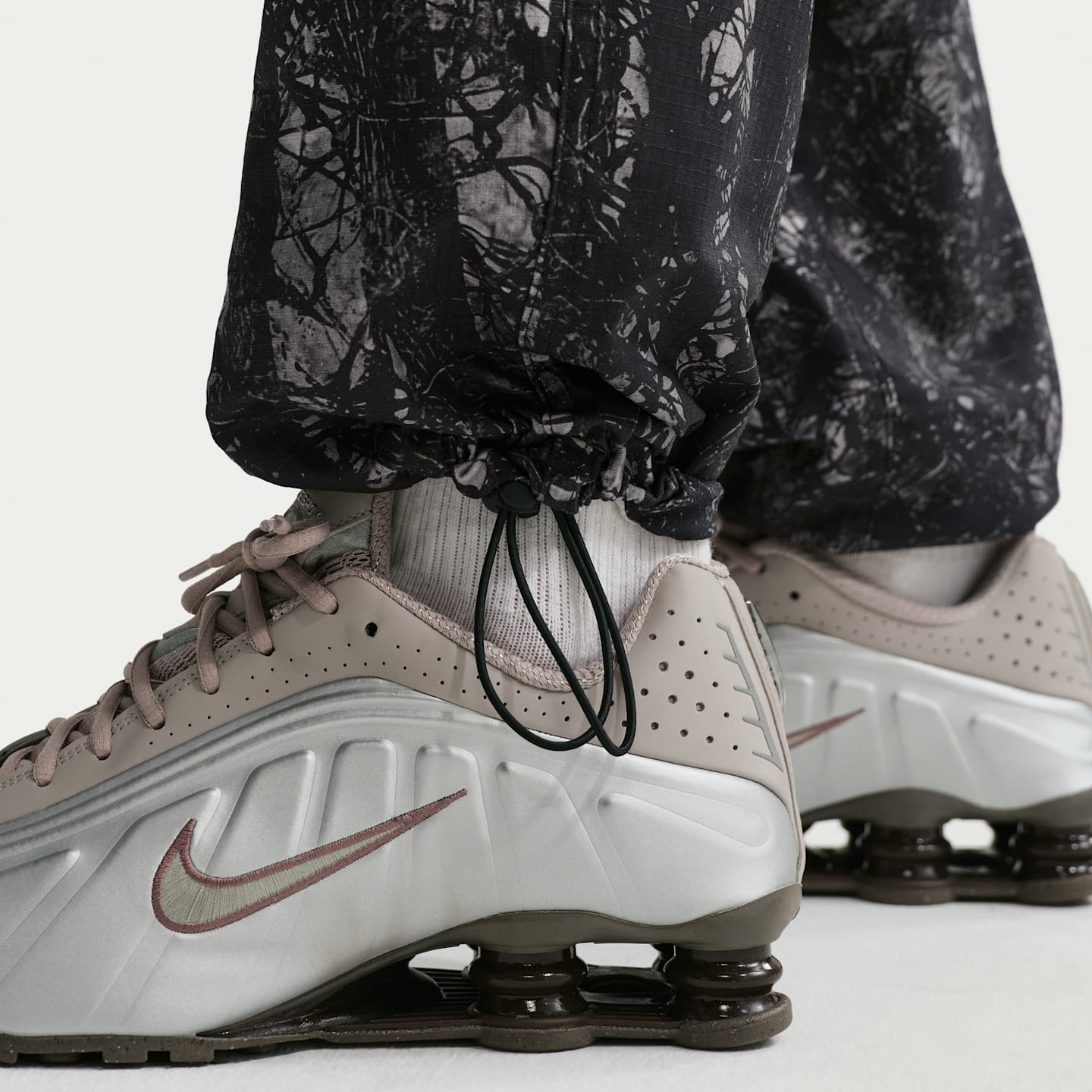 Мужские брюки Nike Club Men's Woven Cargo Pants — фото 7