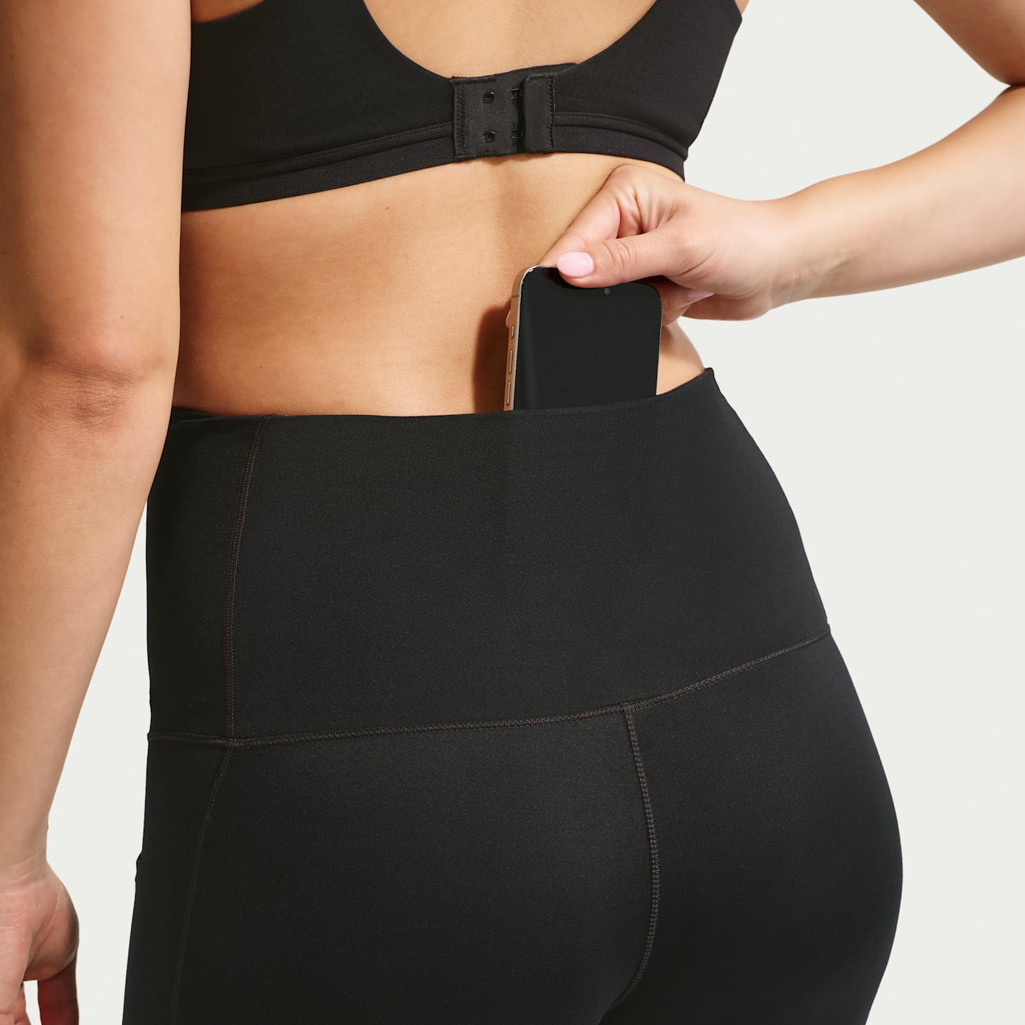 Женские леггинсы Nike (M) One Women's High-Waisted 7/8 Leggings with Pockets (Maternity) — фото 6